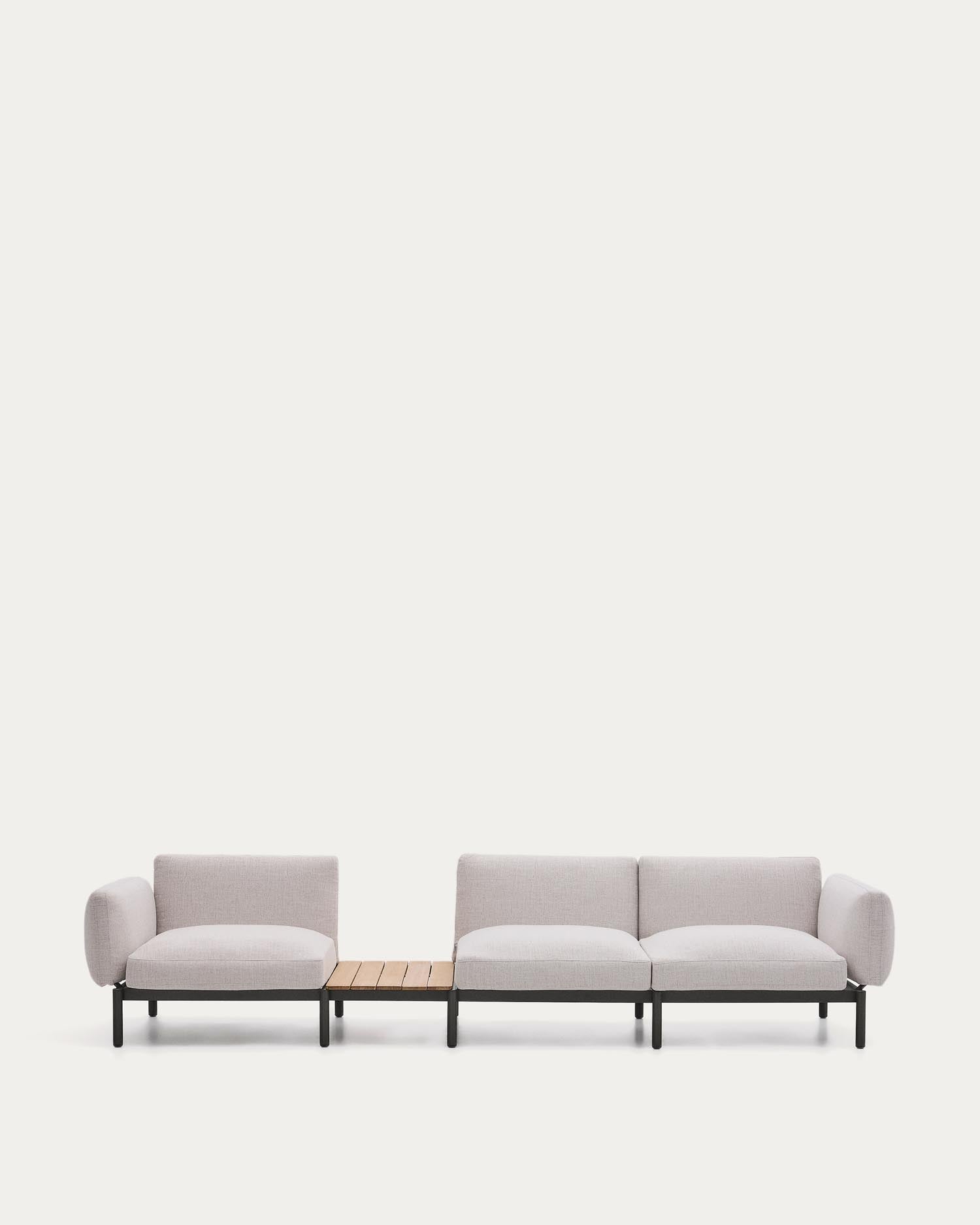 Modulares Outdoor-Sofa Sorells mit 3 Sitzplätzen mit beigefarbener Polsterung und grauem Aluminium, mit Tisch aus Teakholz, 341 x 113 cm, FSC 100 % in Beige präsentiert im Onlineshop von KAQTU Design AG. Lounge Sofa ist von Kave Home