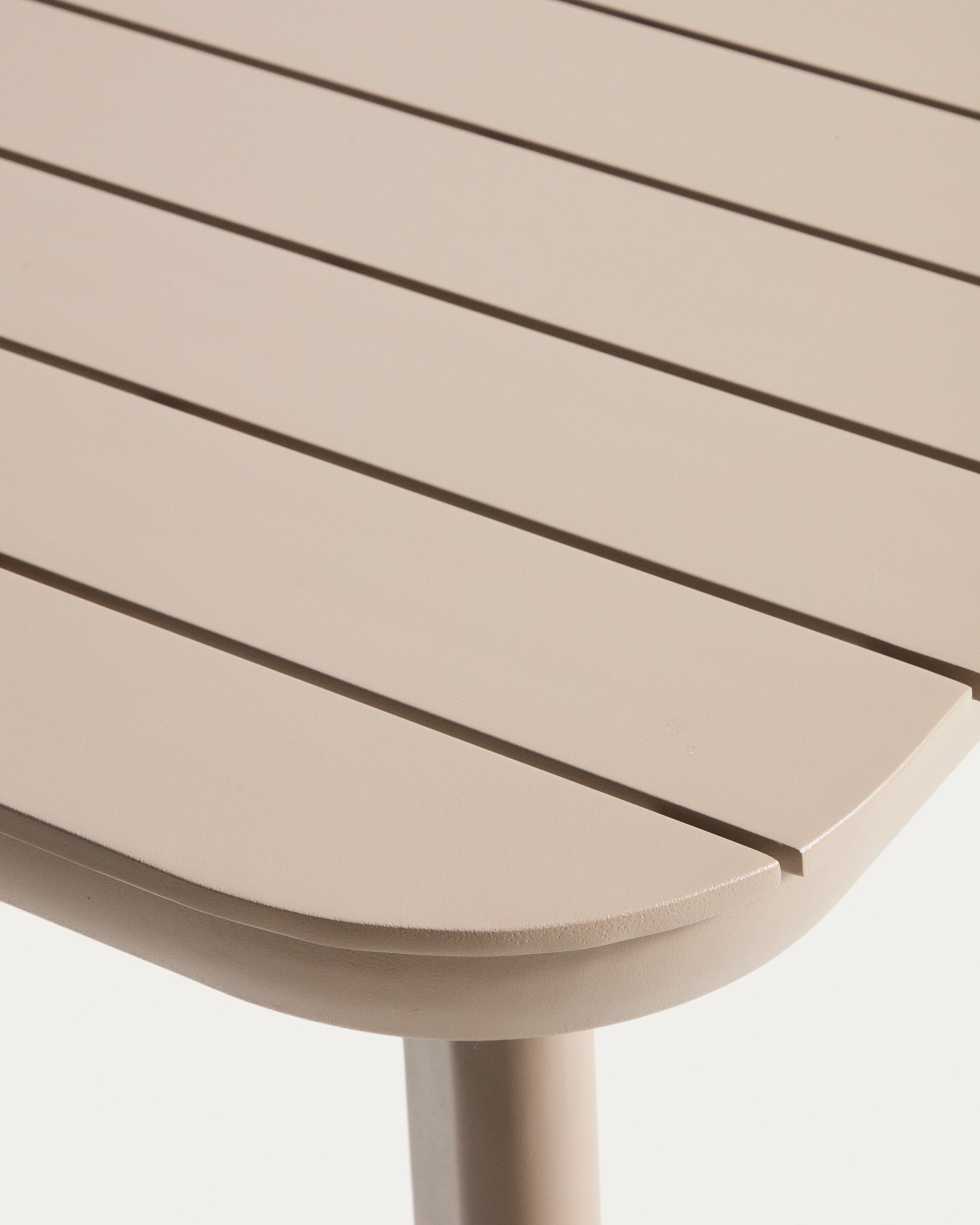 Moderner, beiger Ausziehtisch Izola aus Aluminium für den Garten, erweiterbar von 220 auf 280 cm, perfekt für gesellige Zusammenkünfte im Freien.
