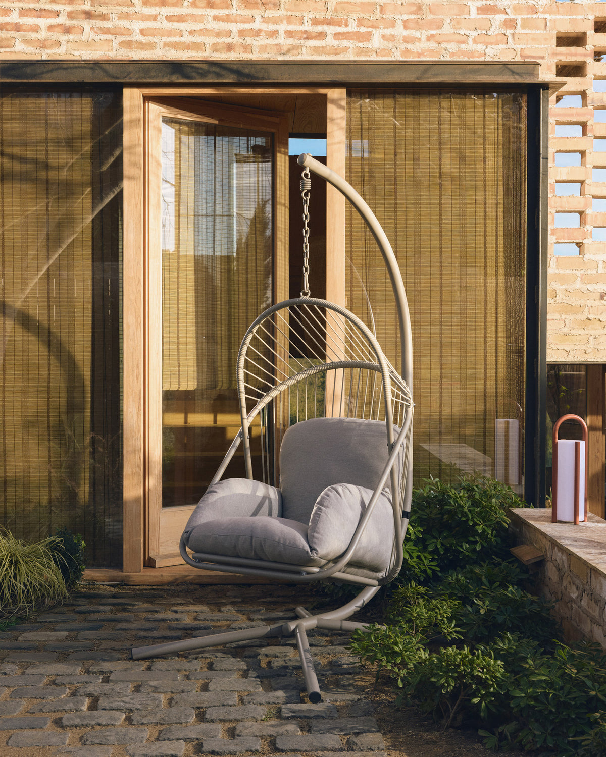 Hängesessel Livadi aus Stahl und taupefarbenem Seil in Beige, Ecru präsentiert im Onlineshop von KAQTU Design AG. Hängestuhl ist von Kave Home