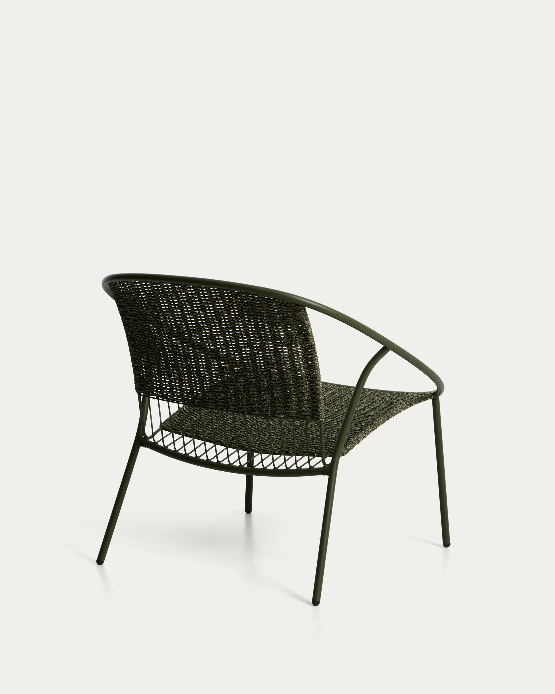 Stapelbarer Sessel Atrani aus verzinktem Stahl und grünem Seil in Dunkelgrün präsentiert im Onlineshop von KAQTU Design AG. Outdoor-Sessel ist von Kave Home