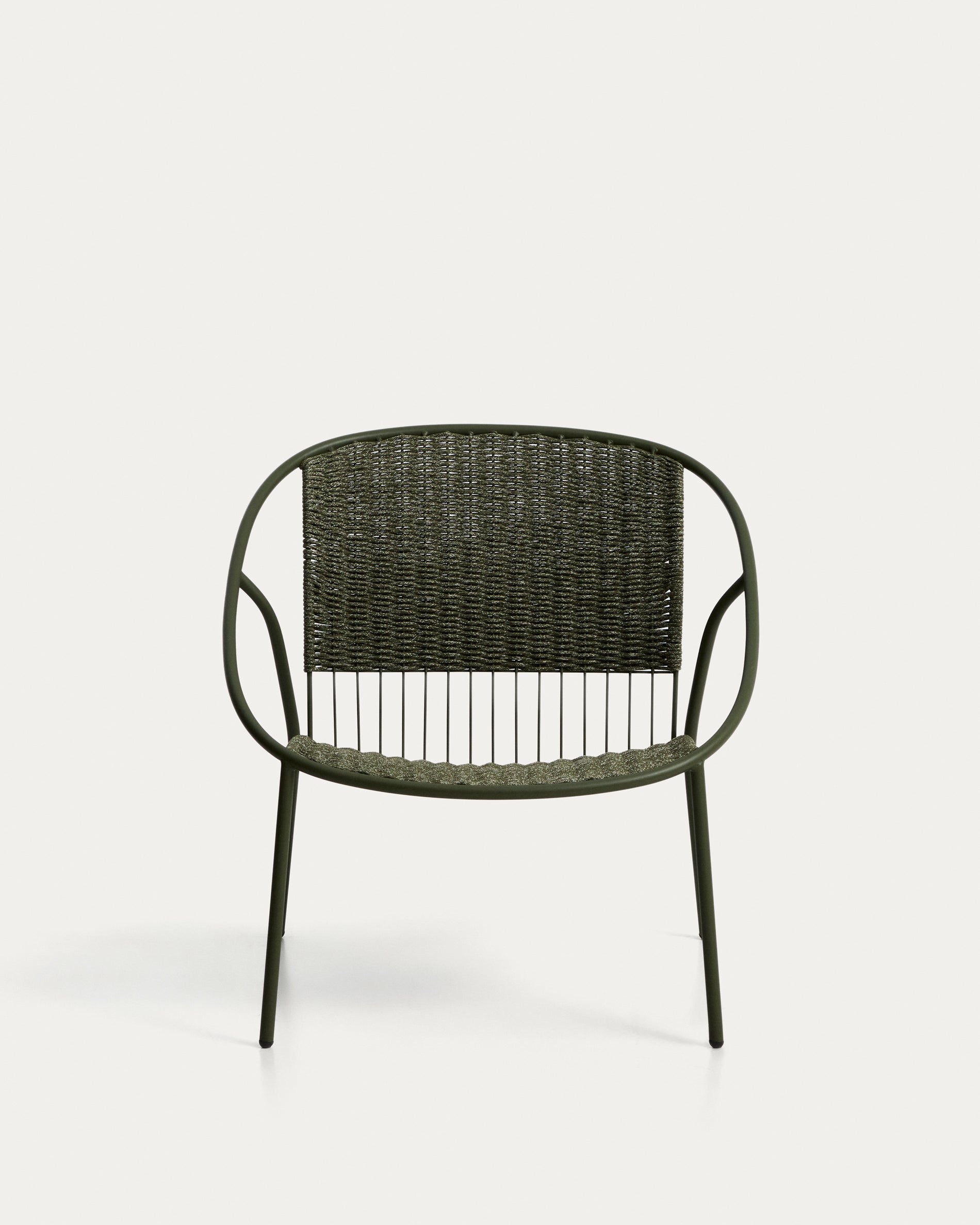 Stapelbarer Sessel Atrani aus verzinktem Stahl und grünem Seil in Dunkelgrün präsentiert im Onlineshop von KAQTU Design AG. Outdoor-Sessel ist von Kave Home