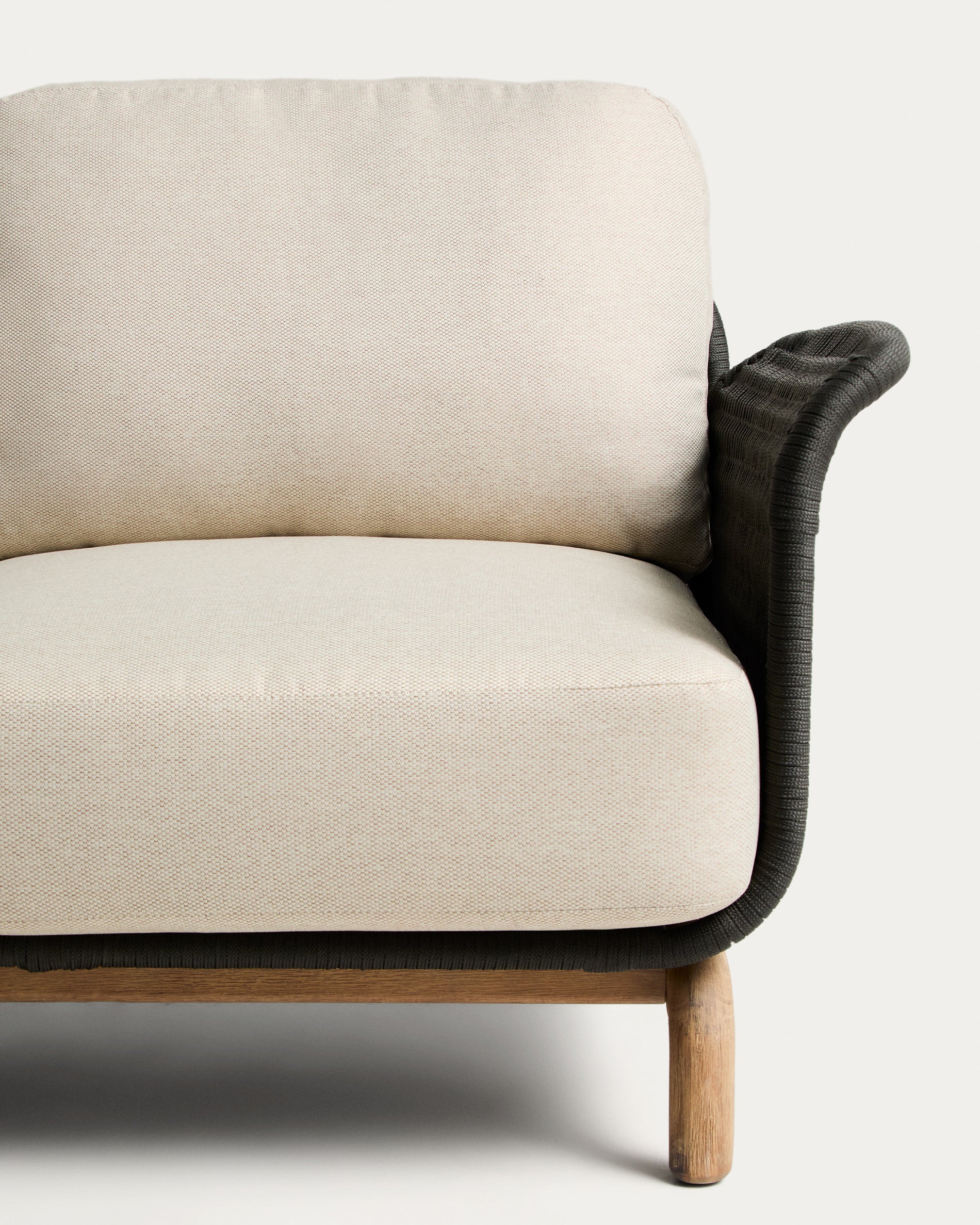 2-Sitzer-Sofa Alipa aus massivem Akazienholz und dunkelgrauem Seil, 165 cm in Graphit präsentiert im Onlineshop von KAQTU Design AG. Loungesofa ist von Kave Home