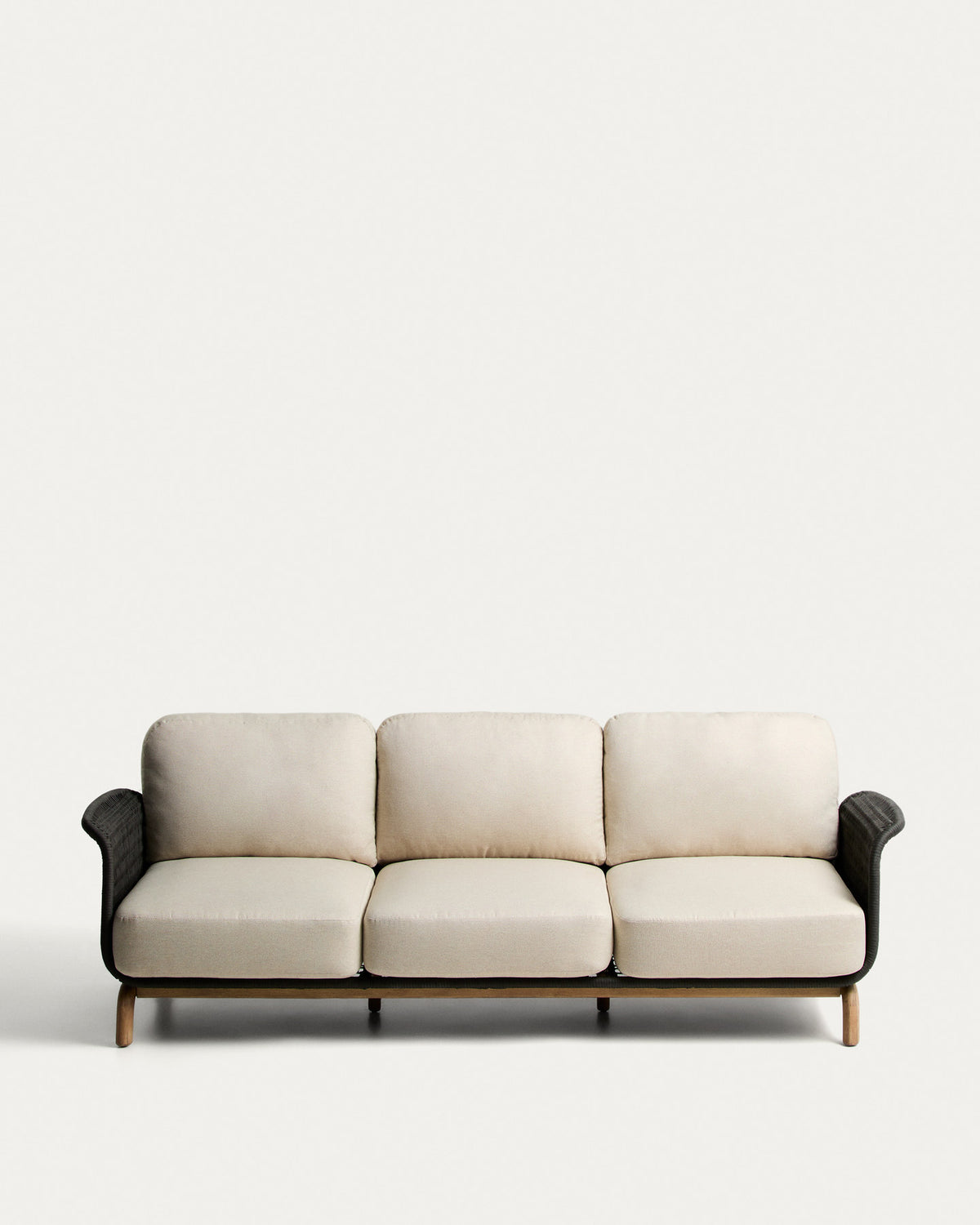 3-Sitzer-Sofa Alipa aus massivem Akazienholz und dunkelgrauem Seil, 235 cm FSC 100% in Graphit, Grau, Schwarz präsentiert im Onlineshop von KAQTU Design AG. Lounge Sofa ist von Kave Home
