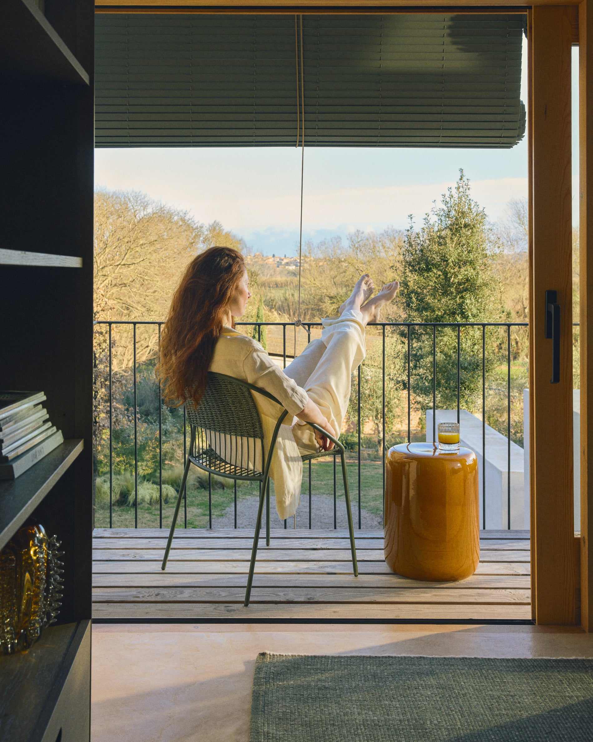 Outdoor-Beistelltisch Mesquida aus Keramik mit senfgelber Glasur, Ø 35 cm in Senfgelb präsentiert im Onlineshop von KAQTU Design AG. Beistelltisch Outdoor ist von Kave Home