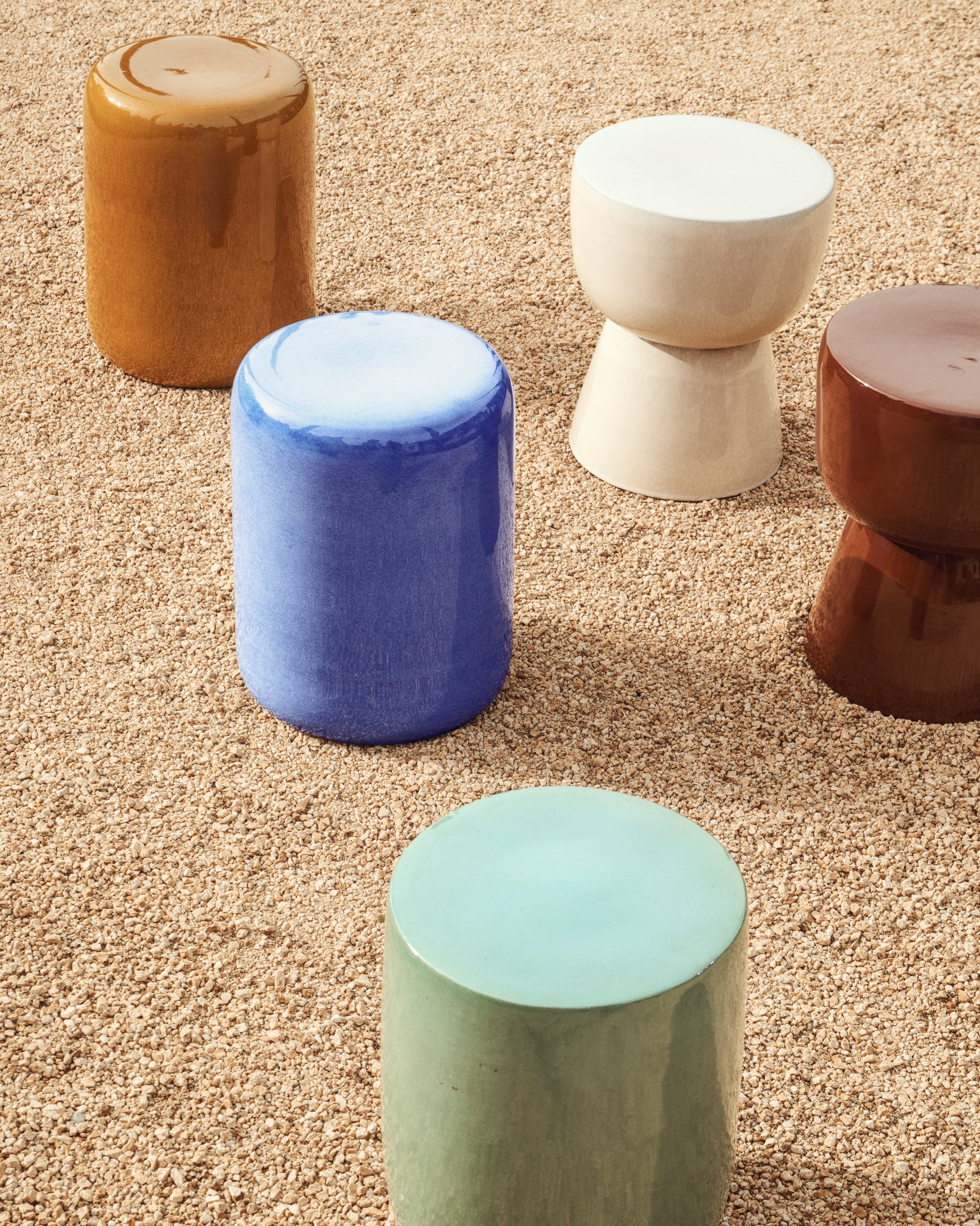 Outdoor-Beistelltisch Mesquida aus Keramik mit türkisfarbener Glasur, Ø 35 cm in Türkis präsentiert im Onlineshop von KAQTU Design AG. Beistelltisch Outdoor ist von Kave Home