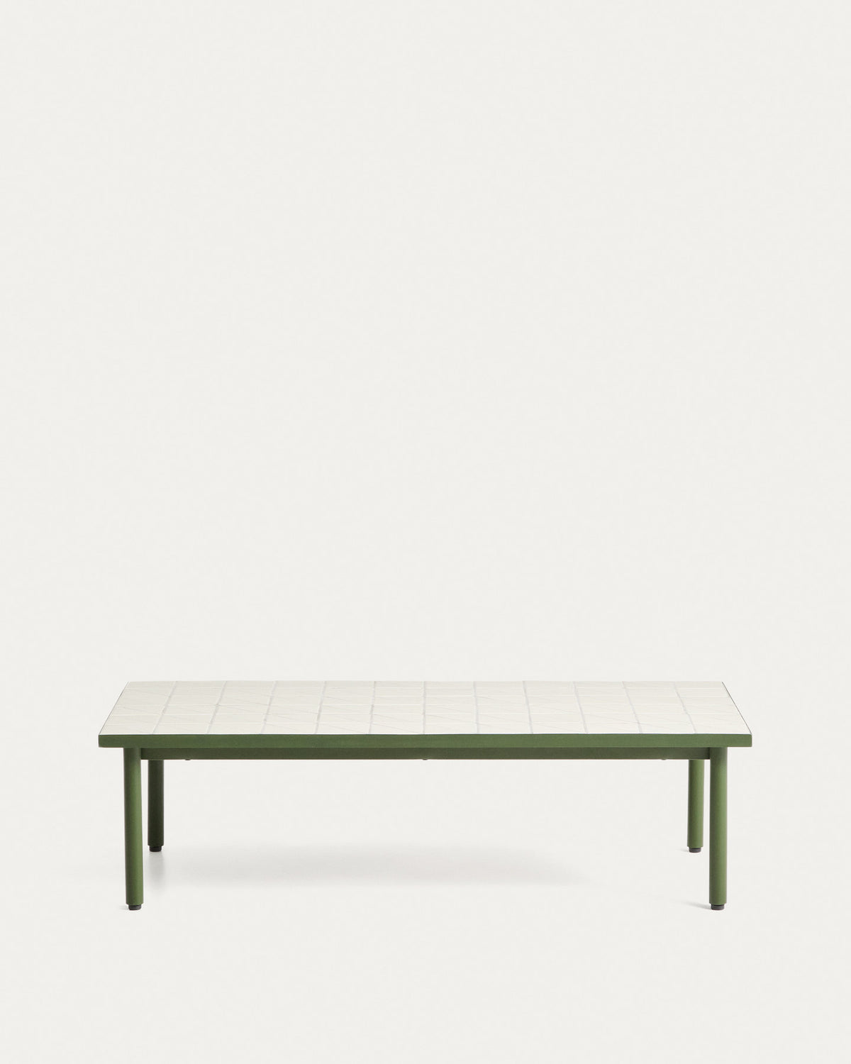 Couchtisch Maurina aus verzinktem Stahl in Grün mit ecrufarbenen Kacheln, 122 x 61 cm in Weiss, Grün, Khaki, Ecru präsentiert im Onlineshop von KAQTU Design AG. Loungetisch ist von Kave Home