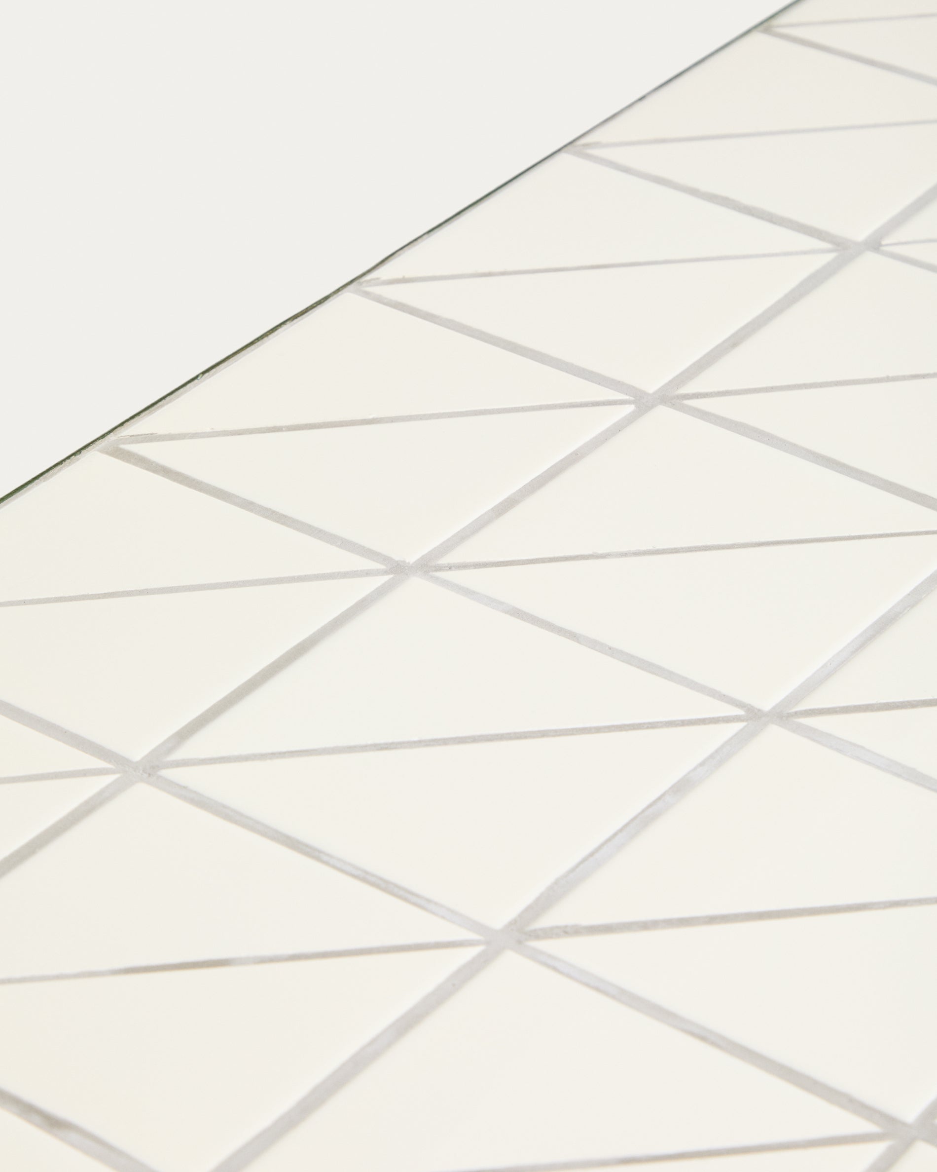 Couchtisch Maurina aus verzinktem Stahl in Grün mit ecrufarbenen Kacheln, 122 x 61 cm in Grün präsentiert im Onlineshop von KAQTU Design AG. Loungetisch ist von Kave Home