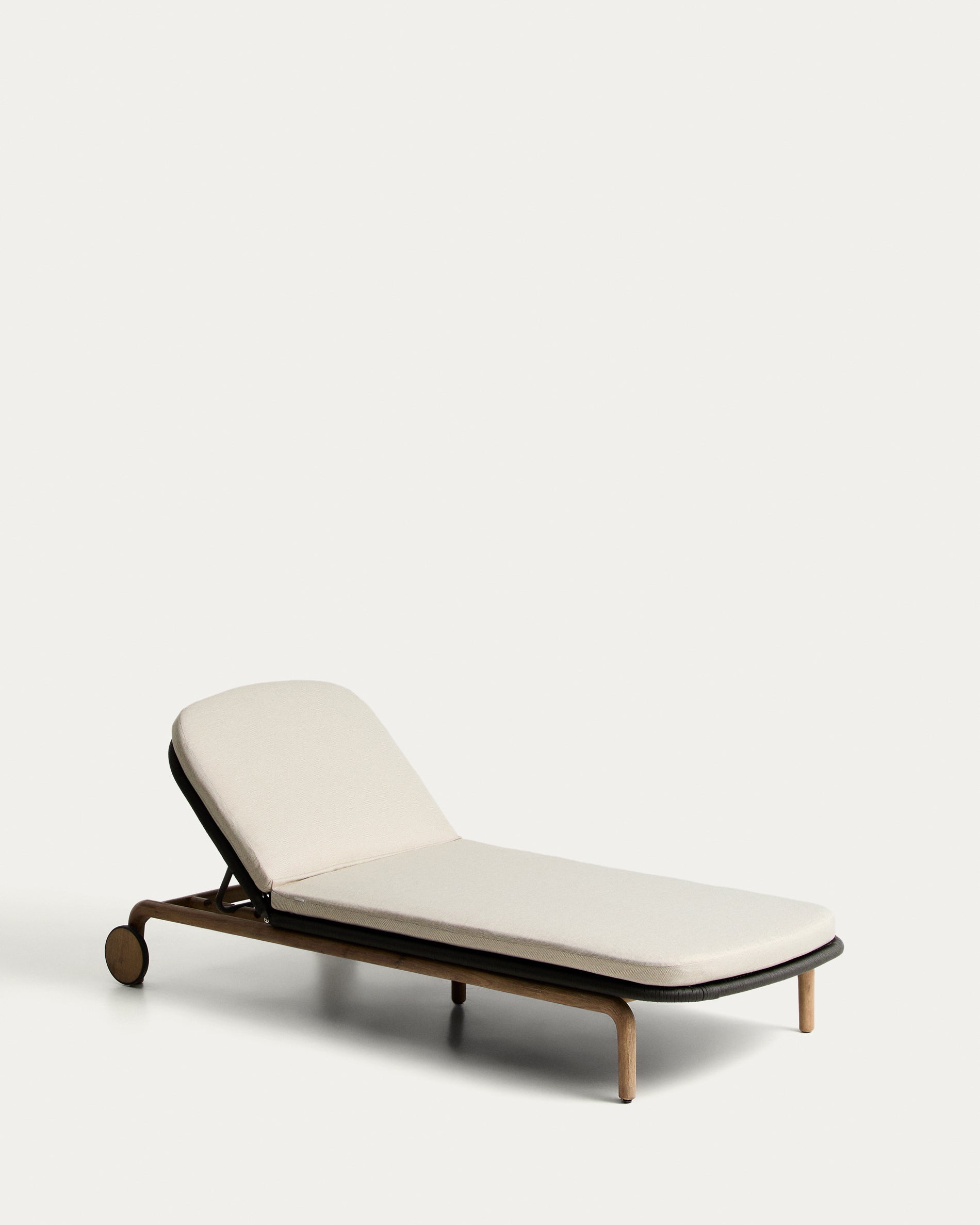 Sonnenliege Alipa aus massivem Akazienholz und dunkelgrauem Seil, FSC 100 % in Graphit präsentiert im Onlineshop von KAQTU Design AG. Liegestuhl ist von Kave Home