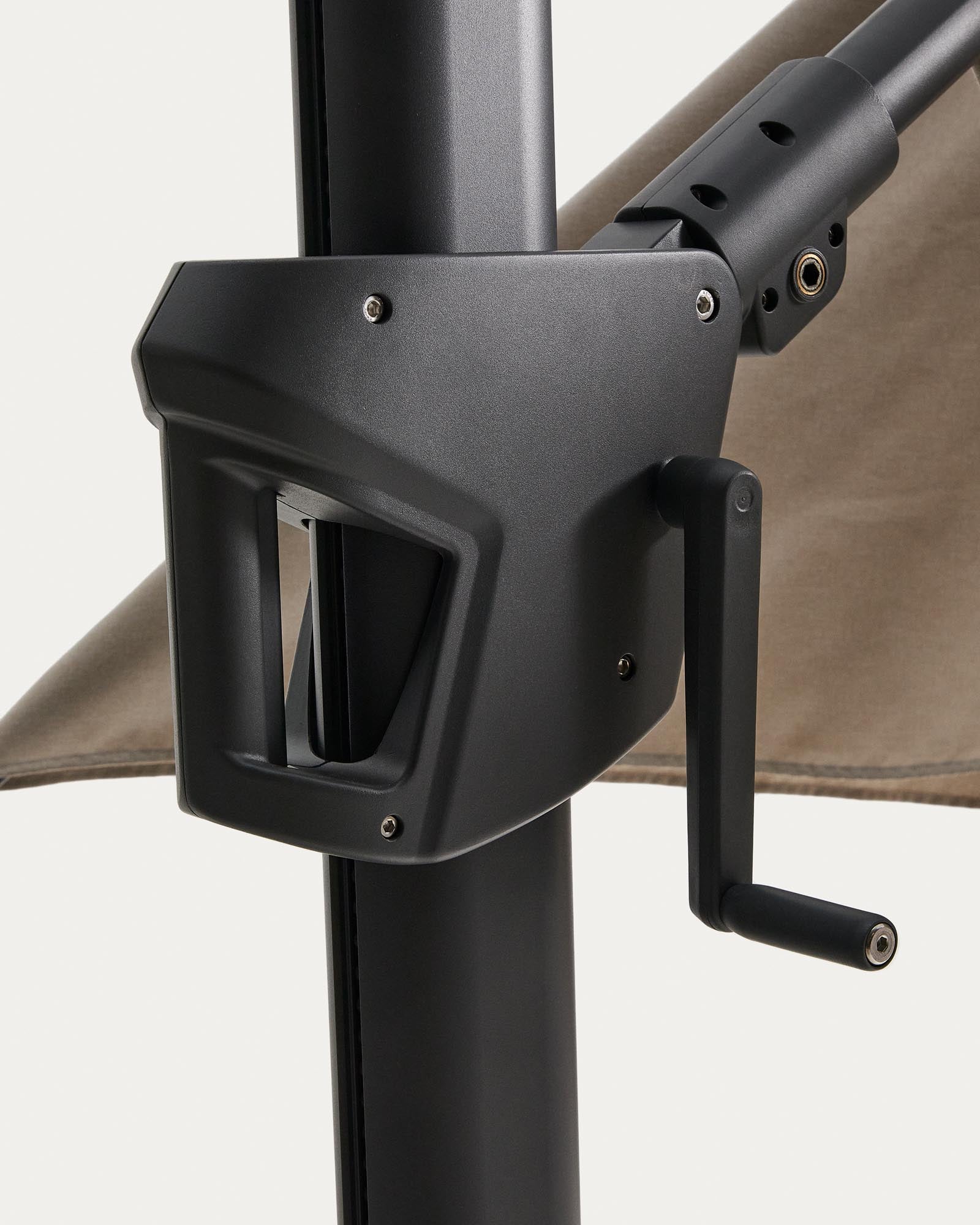 Eleganter exzentrischer Sonnenschirm Noli in sanftem Beige, ausgestattet mit einem stabilen graphitgrauen Aluminiumgestell, ideal für Garten und Terrasse.