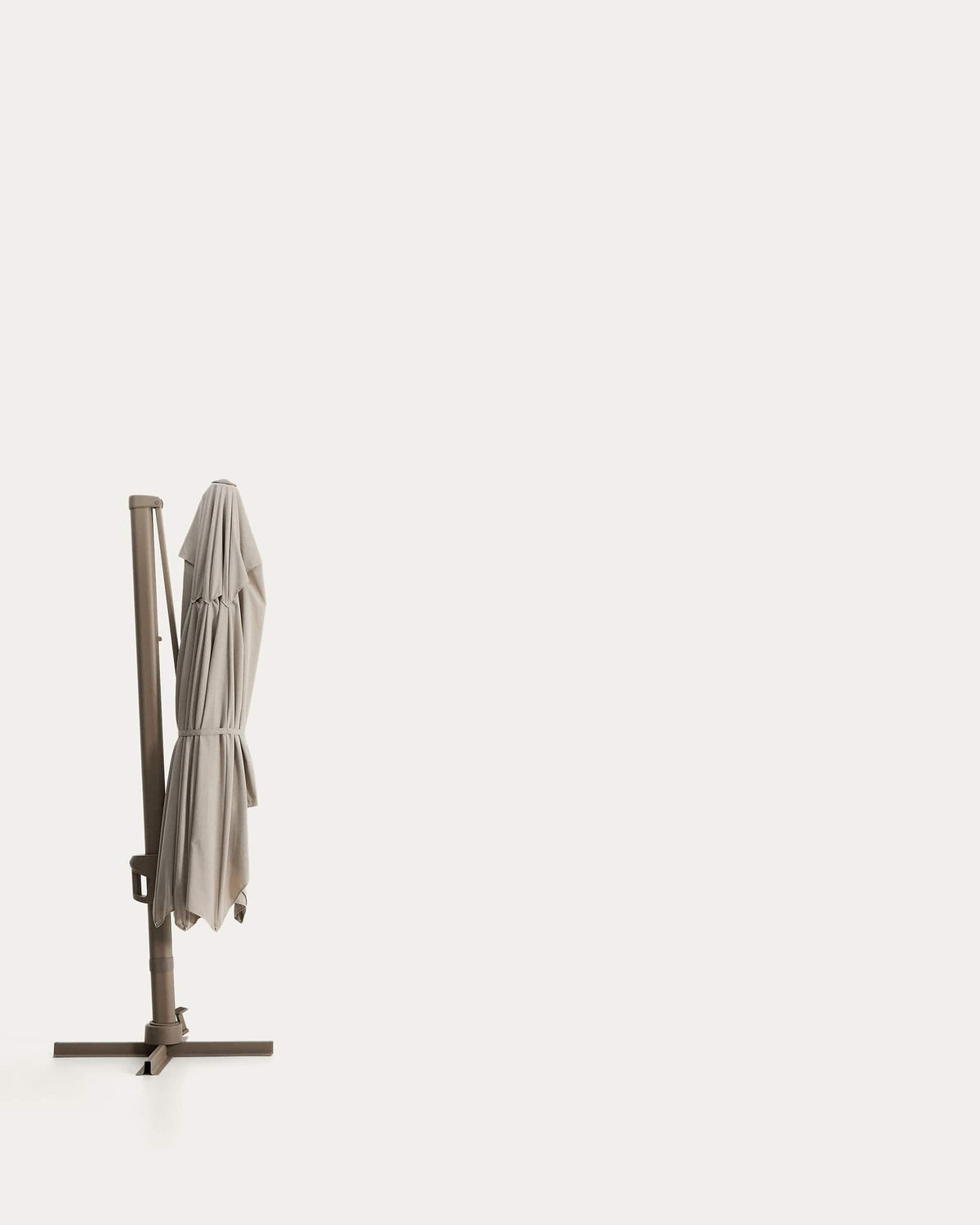 Exzentrischer Sonnenschirm Noli in Beige mit taupefarbenem Aluminiumgestell, 300 x 420 cm in Beige, Ecru, Taupe präsentiert im Onlineshop von KAQTU Design AG. Sonnenschirm ist von Kave Home