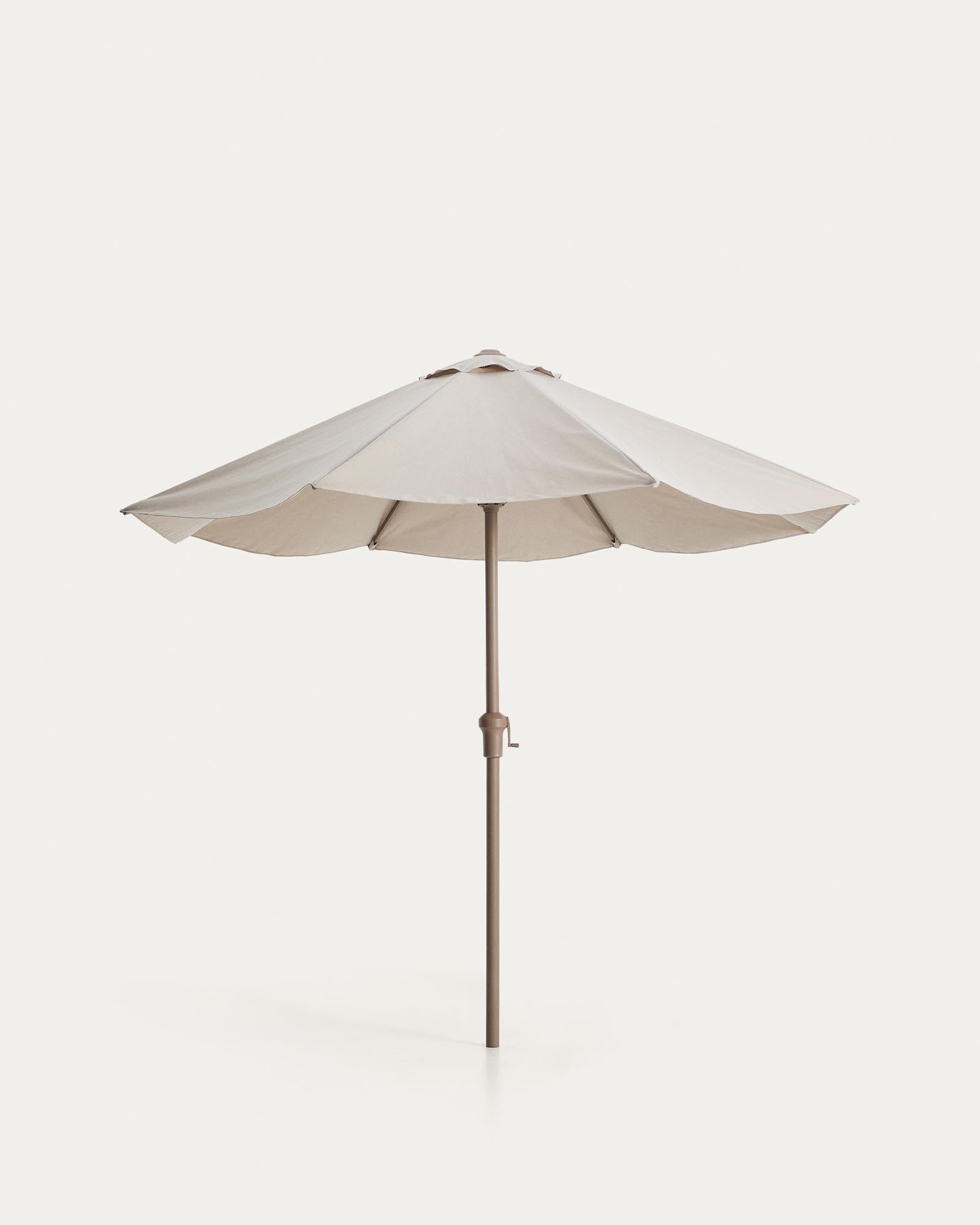 Eleganter Sonnenschirm Milna in Beige, Ø 300 cm, mit robustem taupefarbenem Stahlgestell, perfekt für entspannte Stunden im Freien.