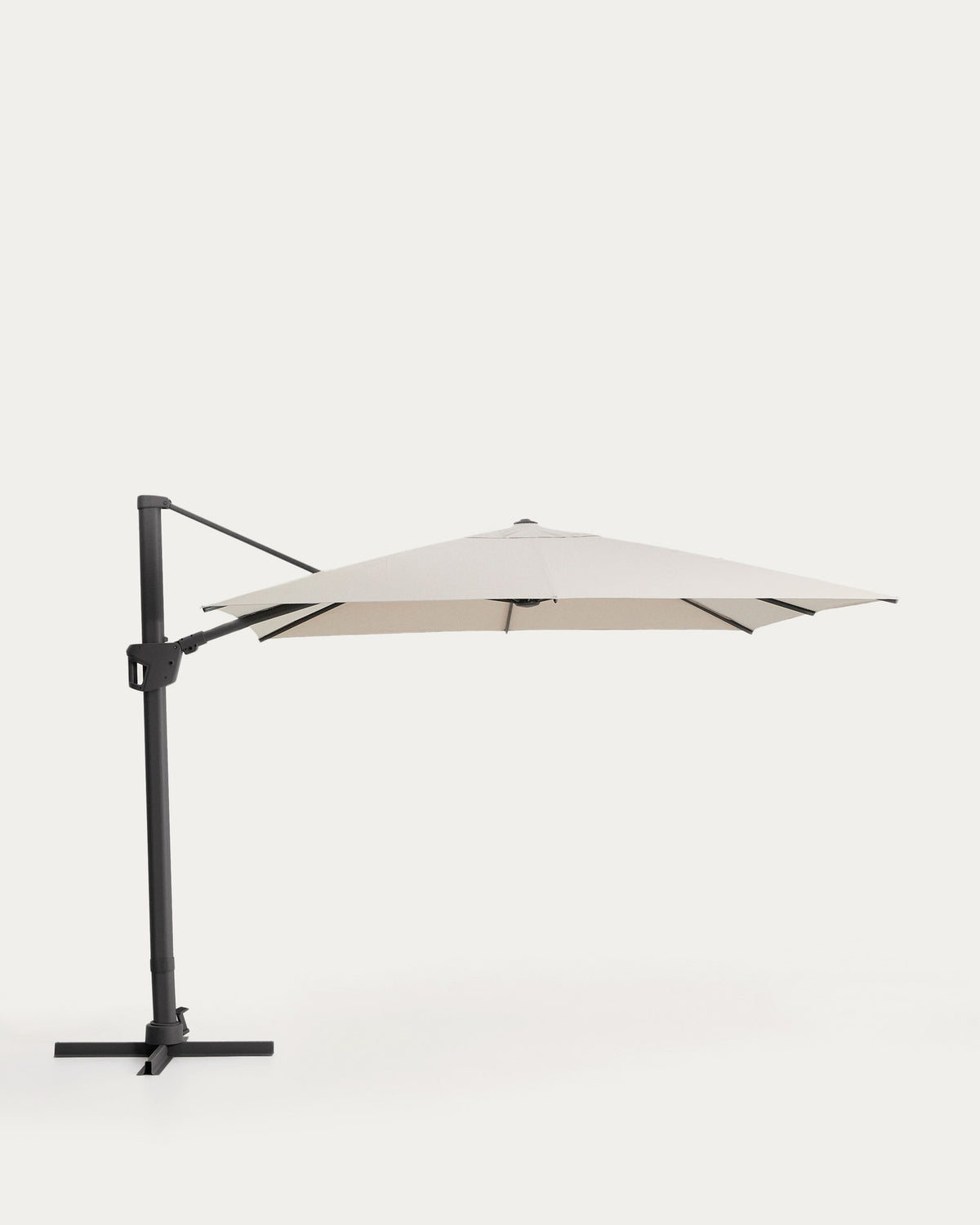 Exzentrischer Sonnenschirm Noli in Beige mit graphitgrauem Aluminiumgestell, 300 x 300 cm in Beige, Ecru, Graphit präsentiert im Onlineshop von KAQTU Design AG. Sonnenschirm ist von Kave Home