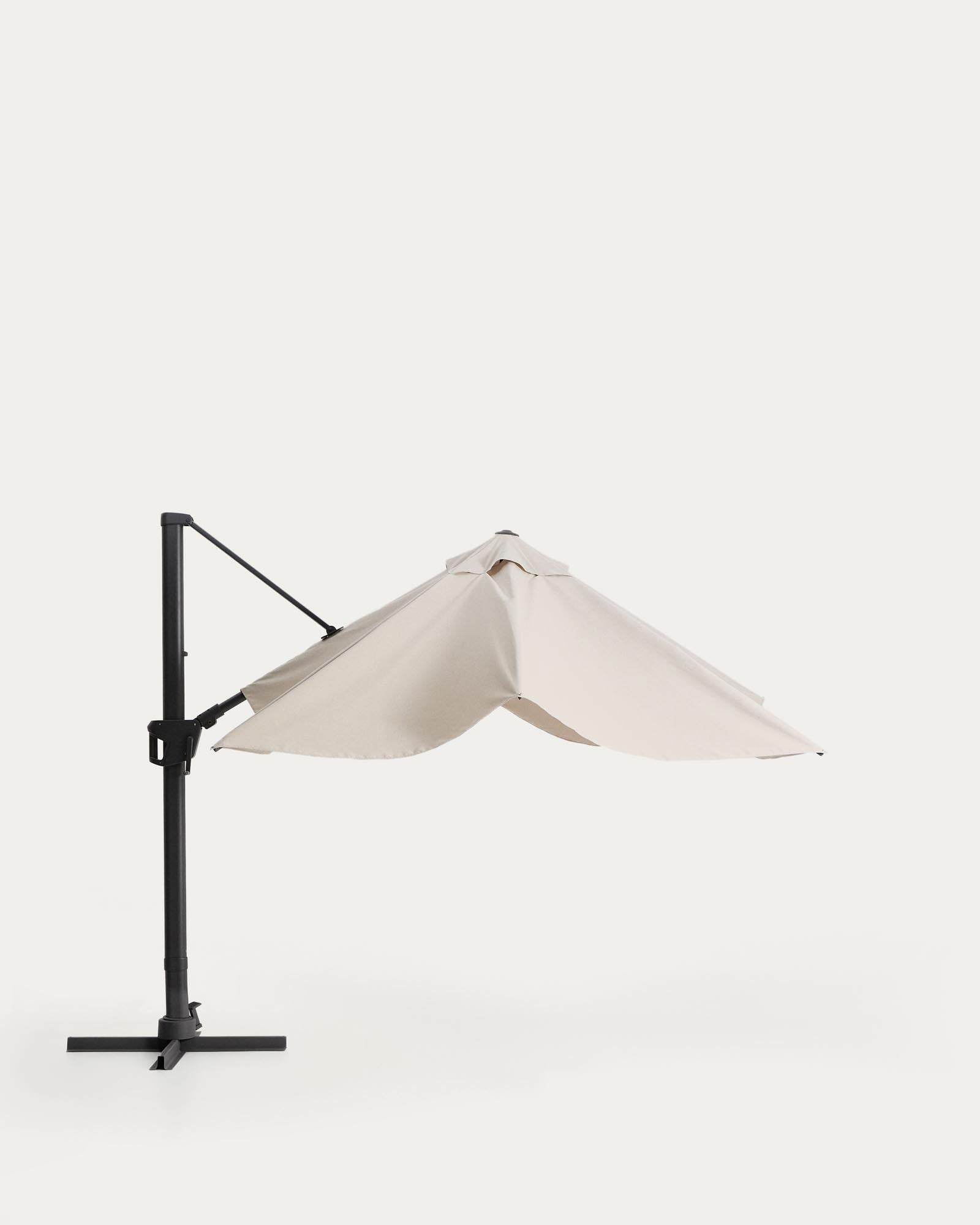 Eleganter exzentrischer Sonnenschirm Noli in warmem Beige, mit robustem graphitgrauem Aluminiumgestell, perfekt für entspannte Stunden im Freien.