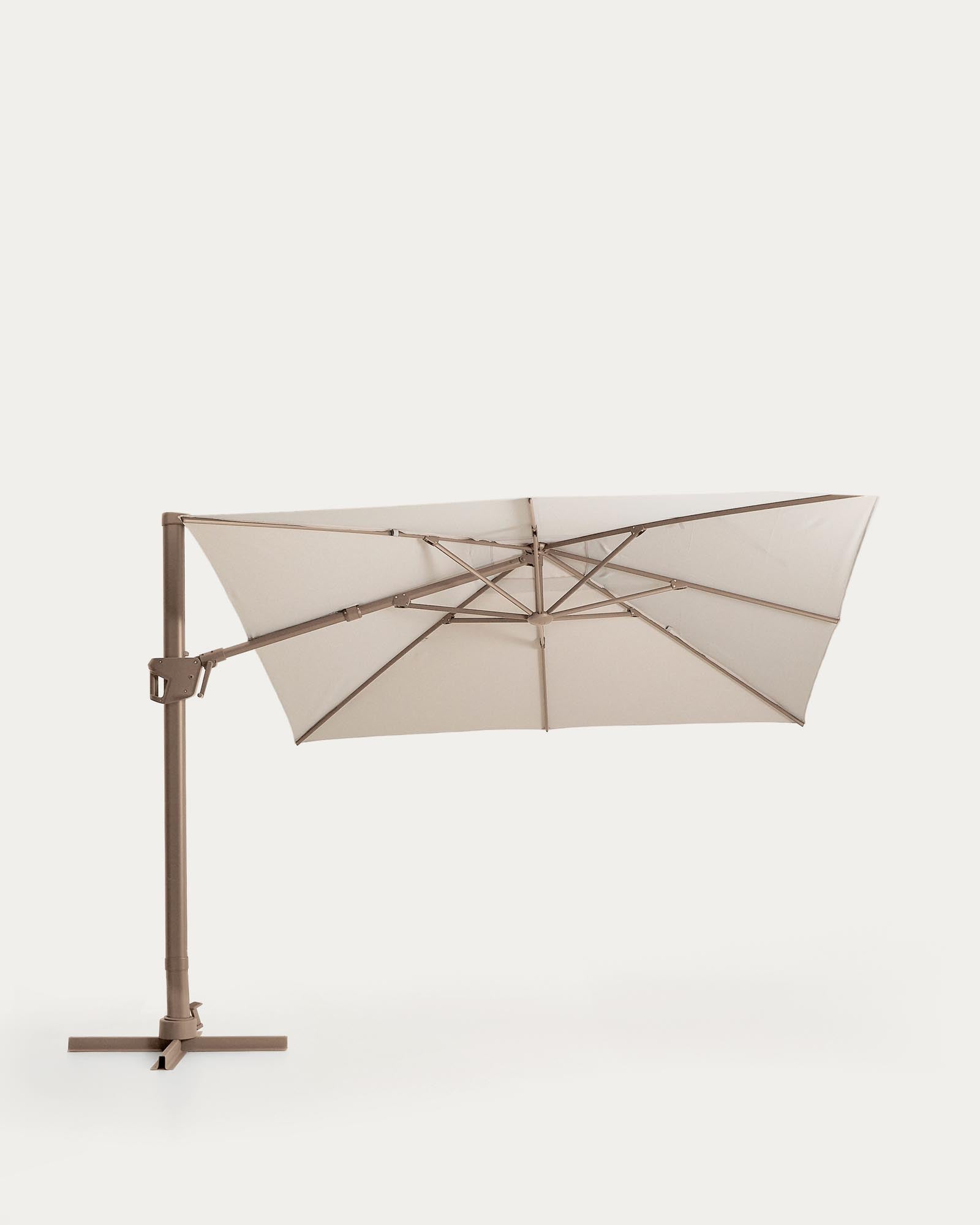 Eleganter exzentrischer Sonnenschirm Noli in sanftem Beige, mit robustem taupefarbenem Aluminiumgestell, ideal für schattige Momente im Garten.