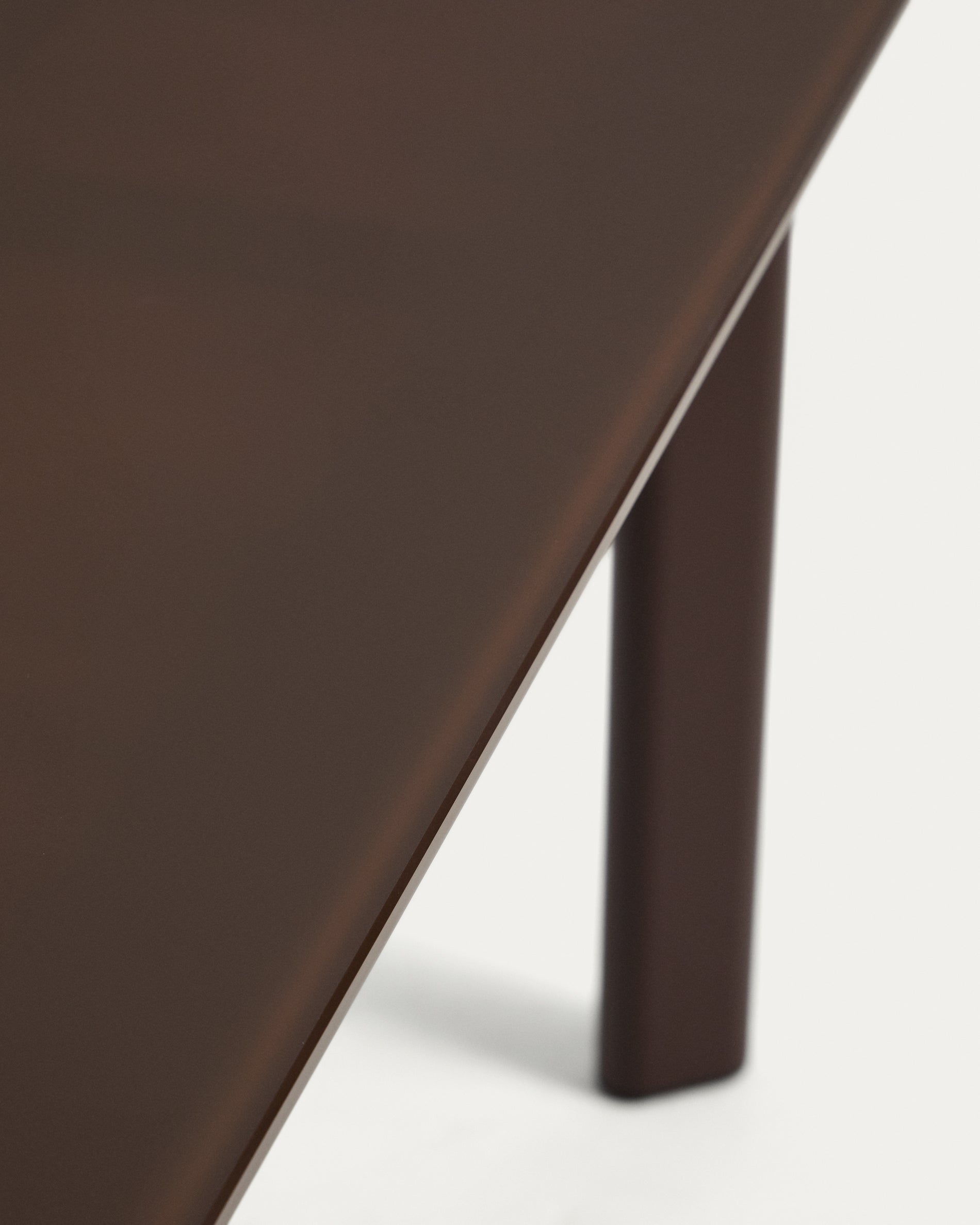 Ovaler Tisch Erice aus Aluminium und gehärtetem Glas in Braun 230 x 100 cm in Dunkelbraun präsentiert im Onlineshop von KAQTU Design AG. Gartentisch ist von Kave Home