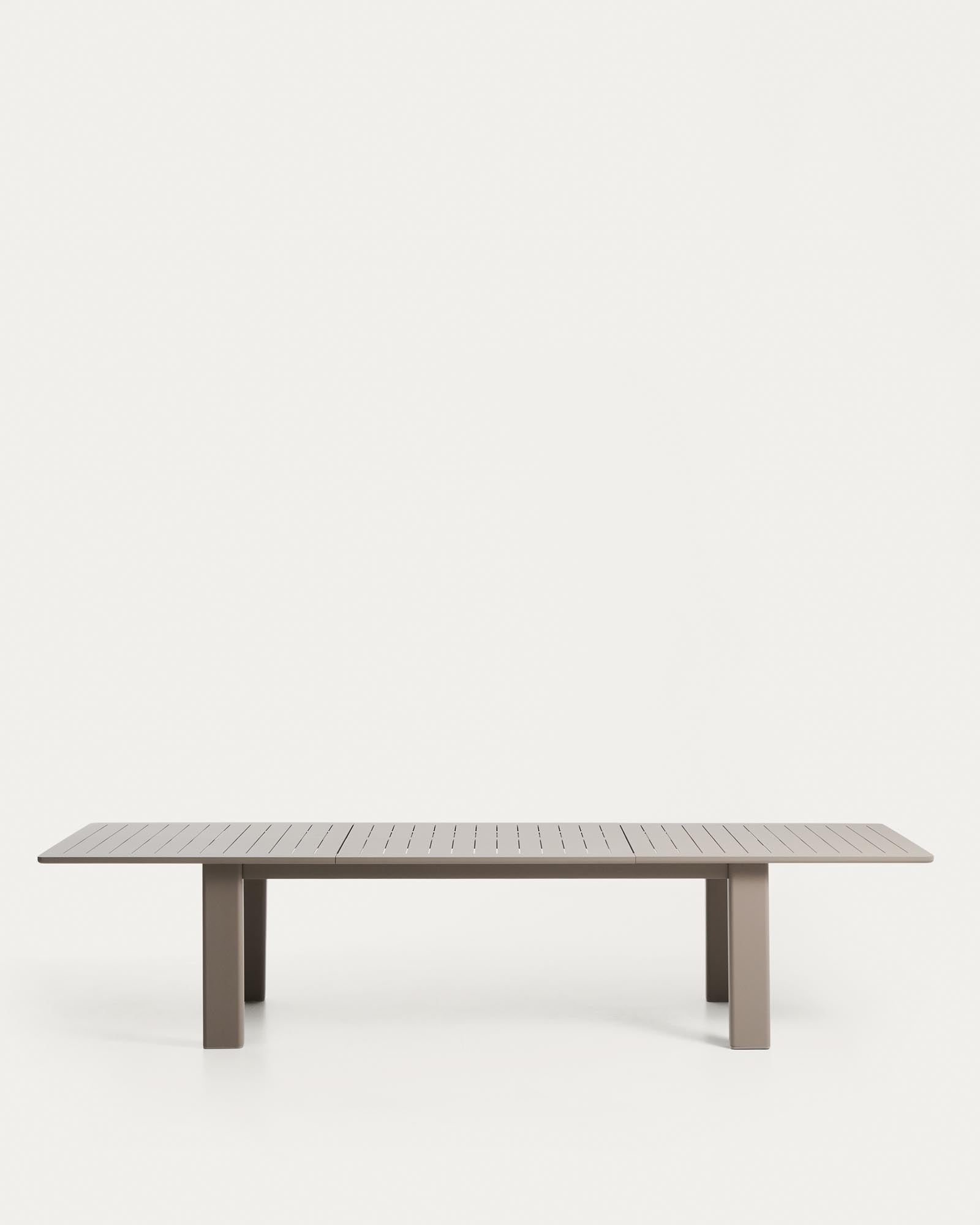 Moderner Gartentisch Livorno aus taupefarbenem Aluminium, ausziehbar von 233 auf 350 cm, perfekt für gesellige Runden im Freien.
