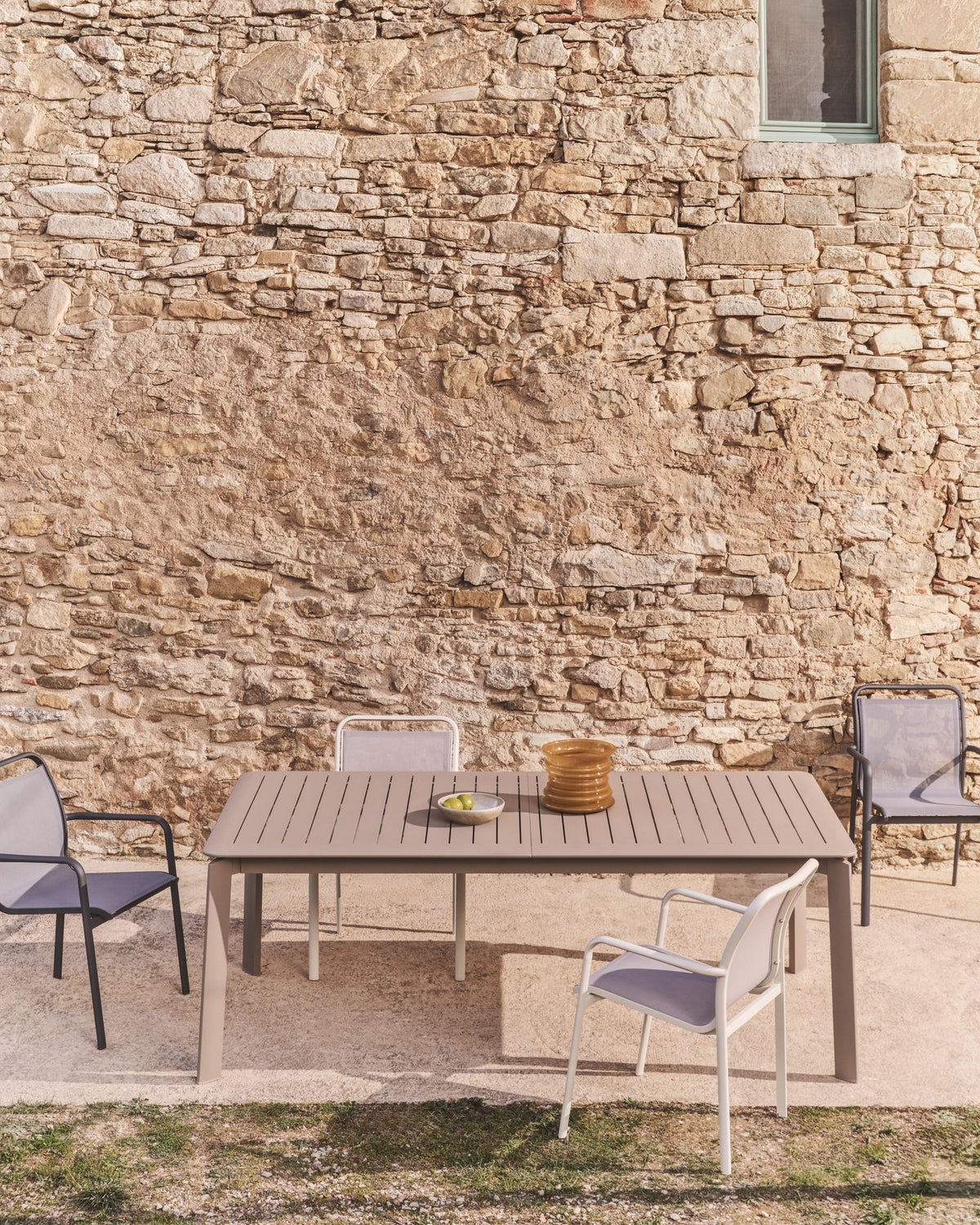 Ausziehbarer Aluminiumtisch Brela in Taupe, 205 (287) x 100 cm in Taupe, Beige, Ecru präsentiert im Onlineshop von KAQTU Design AG. Gartentisch ist von Kave Home