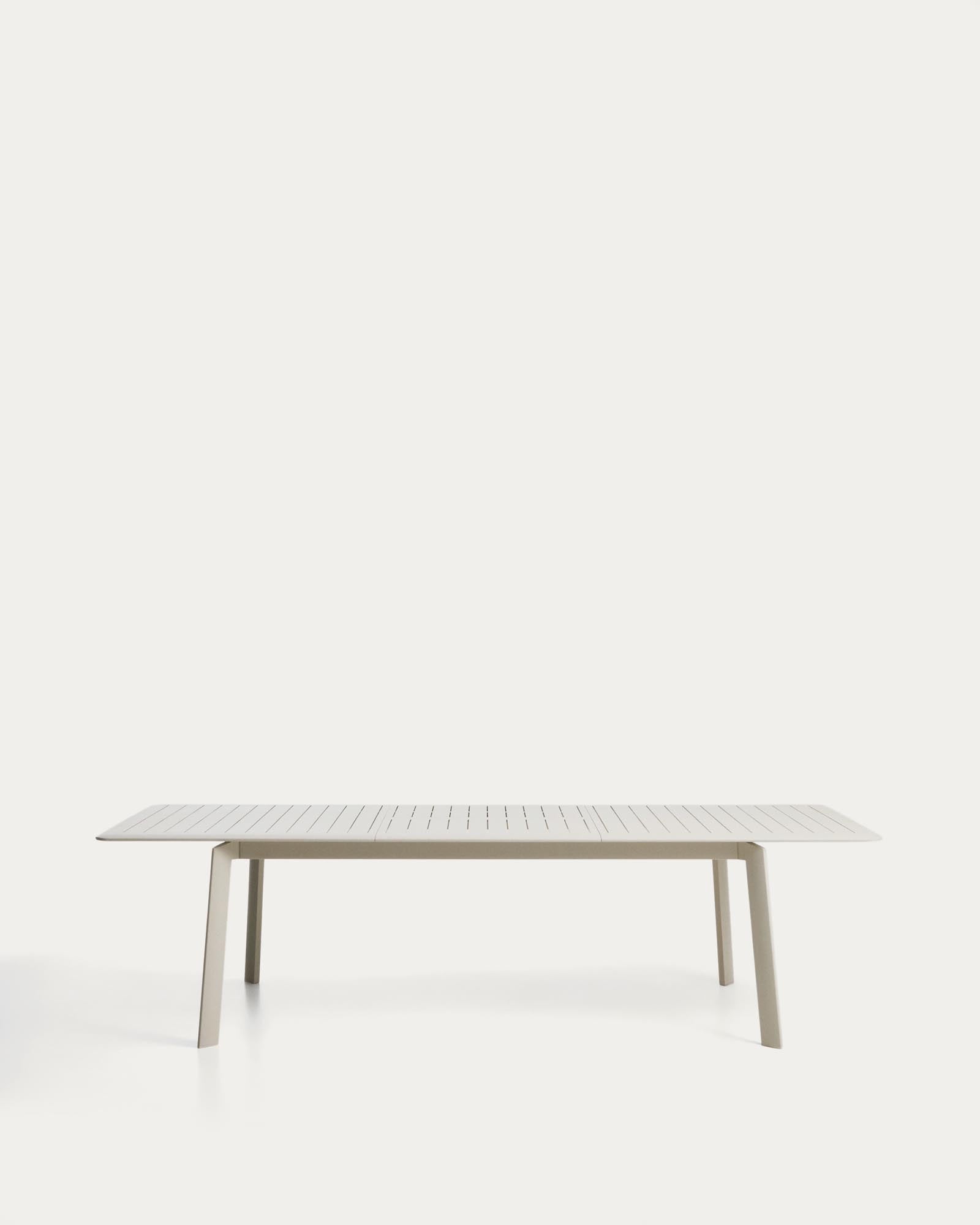 Moderner Gartentisch Brela aus Aluminium in Naturfarbe, ausziehbar von 205 auf 287 cm, perfekt für gesellige Abende im Freien.