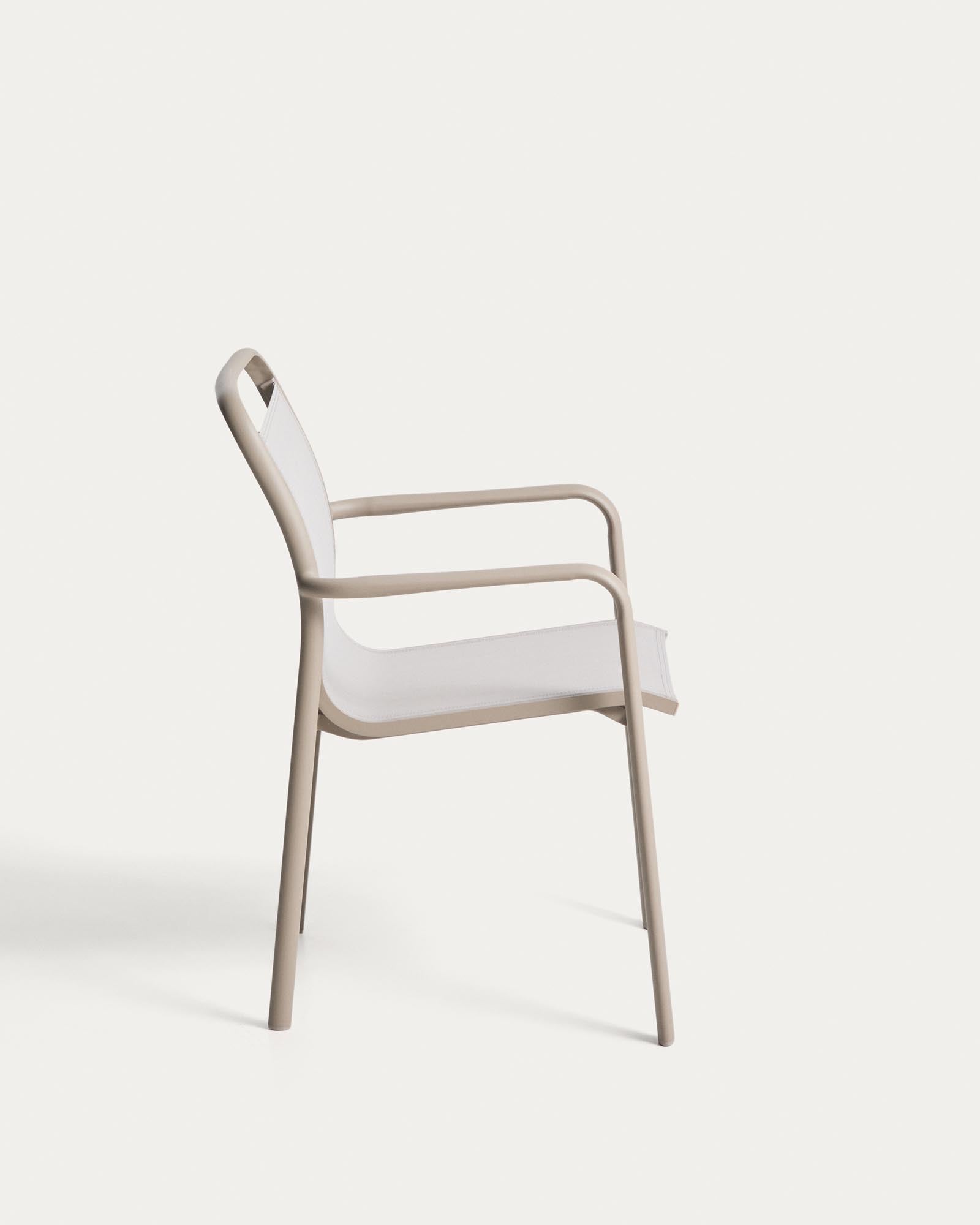 Eleganter stapelbarer Gartenstuhl Luri aus robustem Aluminium in Taupe, kombiniert mit beigem Texteline für stilvolle Entspannung im Freien.