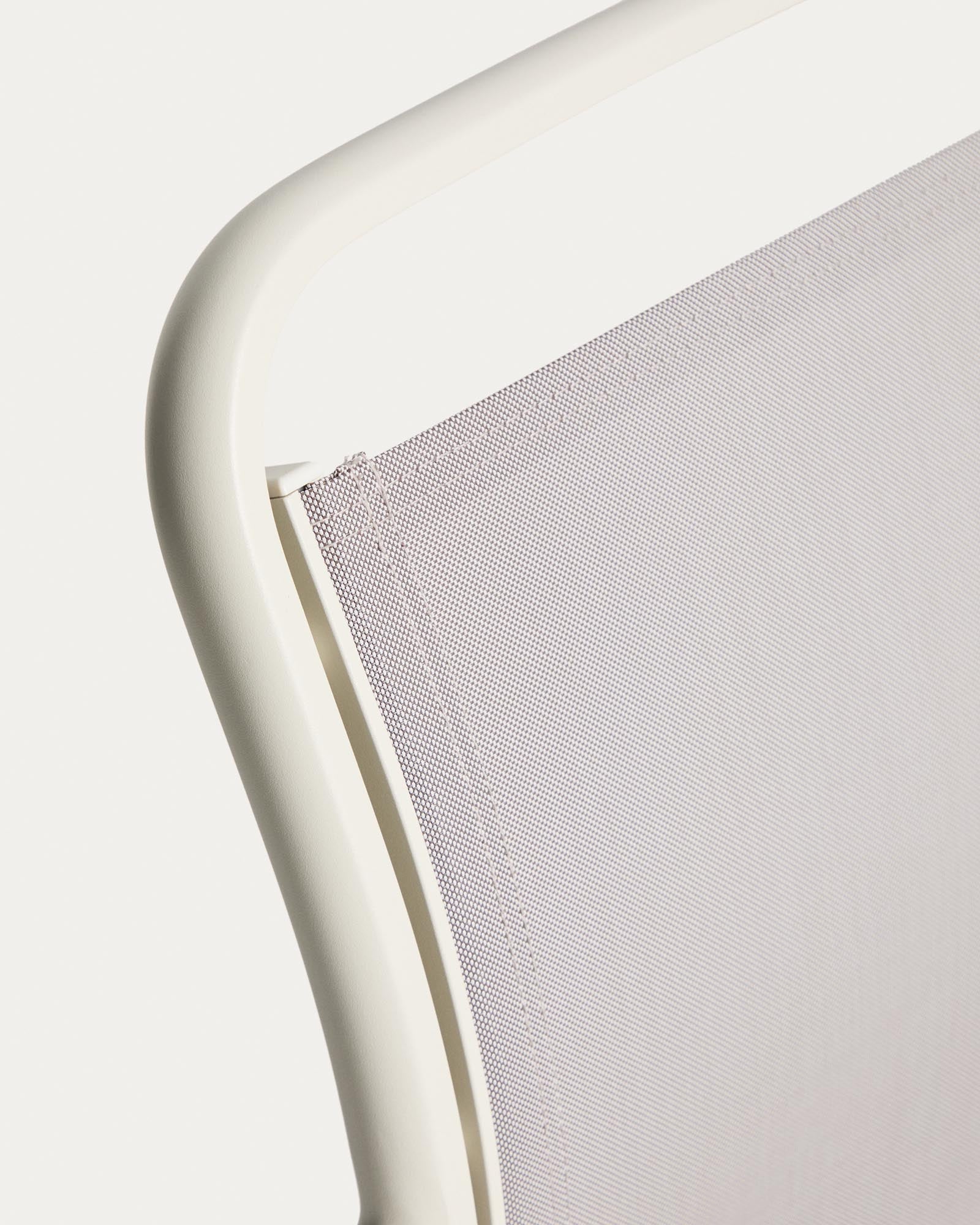 Stapelbarer Outdoor-Stuhl Luri in Ecru und Beige, aus robustem Aluminium und pflegeleichtem Texteline, perfekt für Garten und Terrasse.