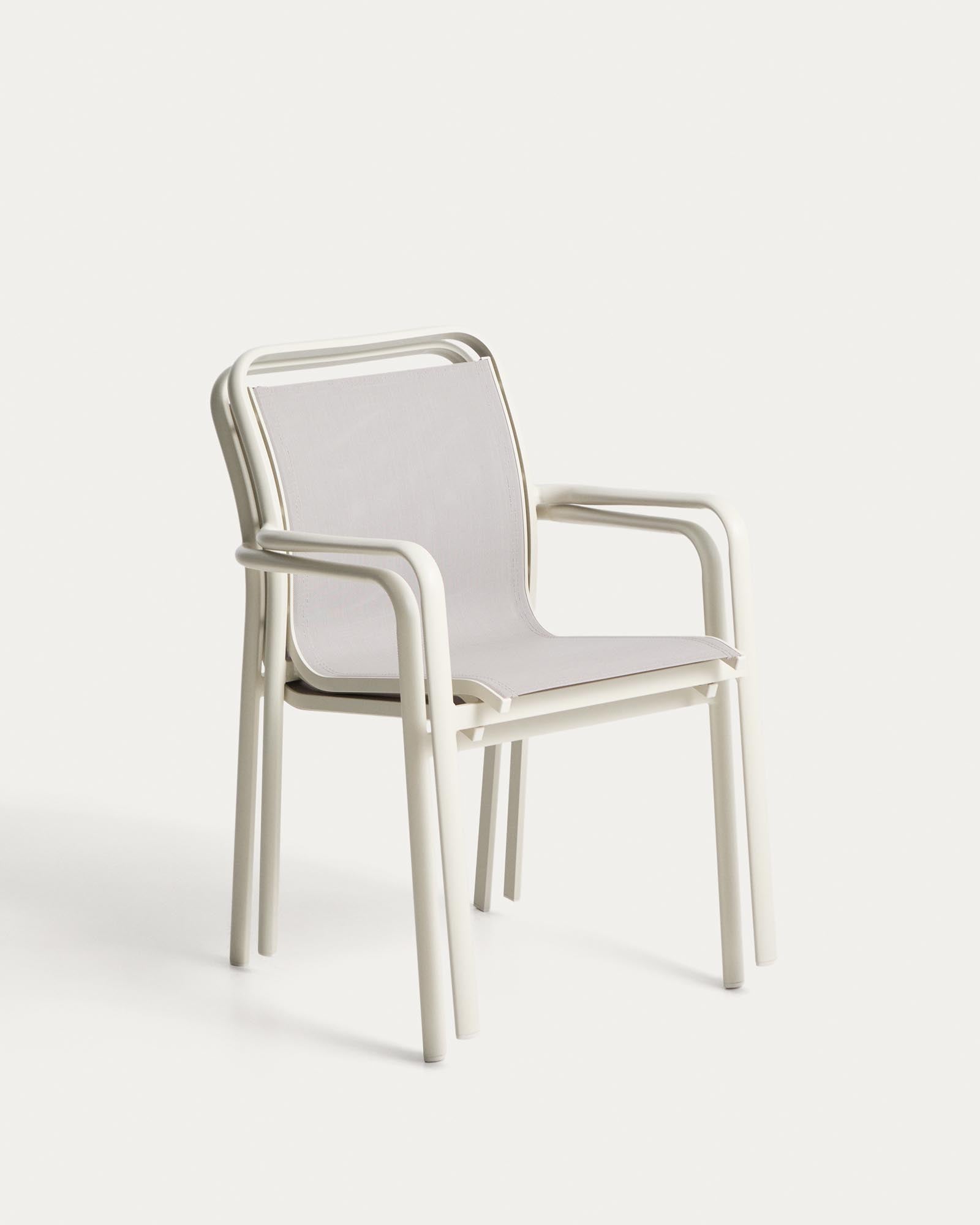 Eleganter stapelbarer Gartenstuhl Luri in Ecru und Beige, gefertigt aus leichtem Aluminium und strapazierfähigem Texteline, ideal für entspannte Stunden im Freien.