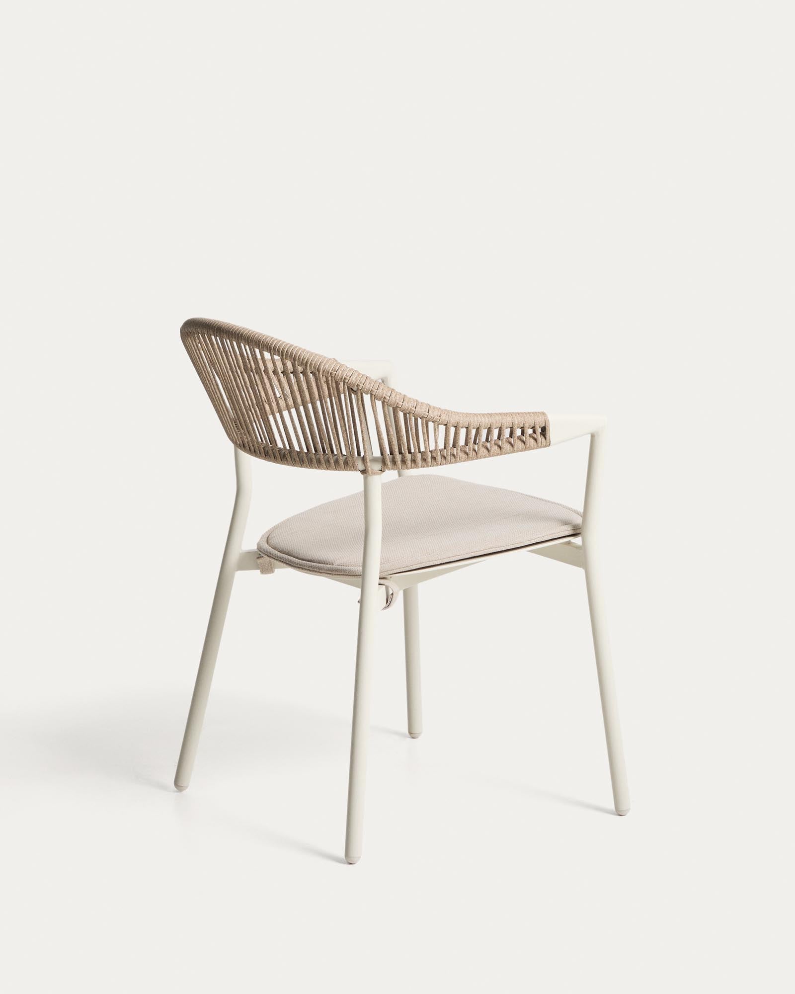 Eleganter stapelbarer Gartenstuhl Alimia in Ecru, aus robustem Aluminium und beigem Synthetikseil, ideal für stilvolle Outdoor-Bereiche.