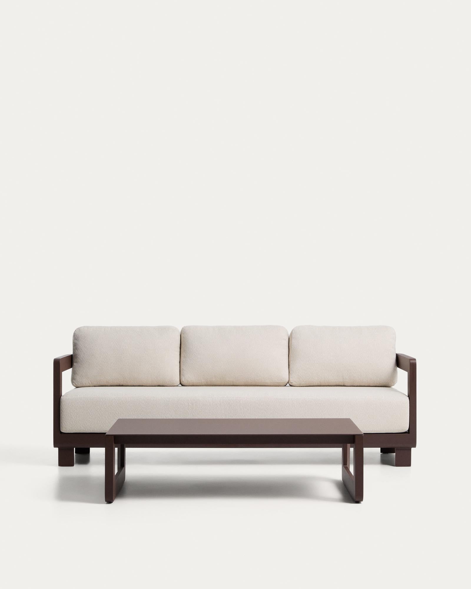 Set Nerano mit 3-Sitzer Sofa und Couchtisch aus Aluminium in Braun in Braun präsentiert im Onlineshop von KAQTU Design AG. Loungeset ist von Kave Home