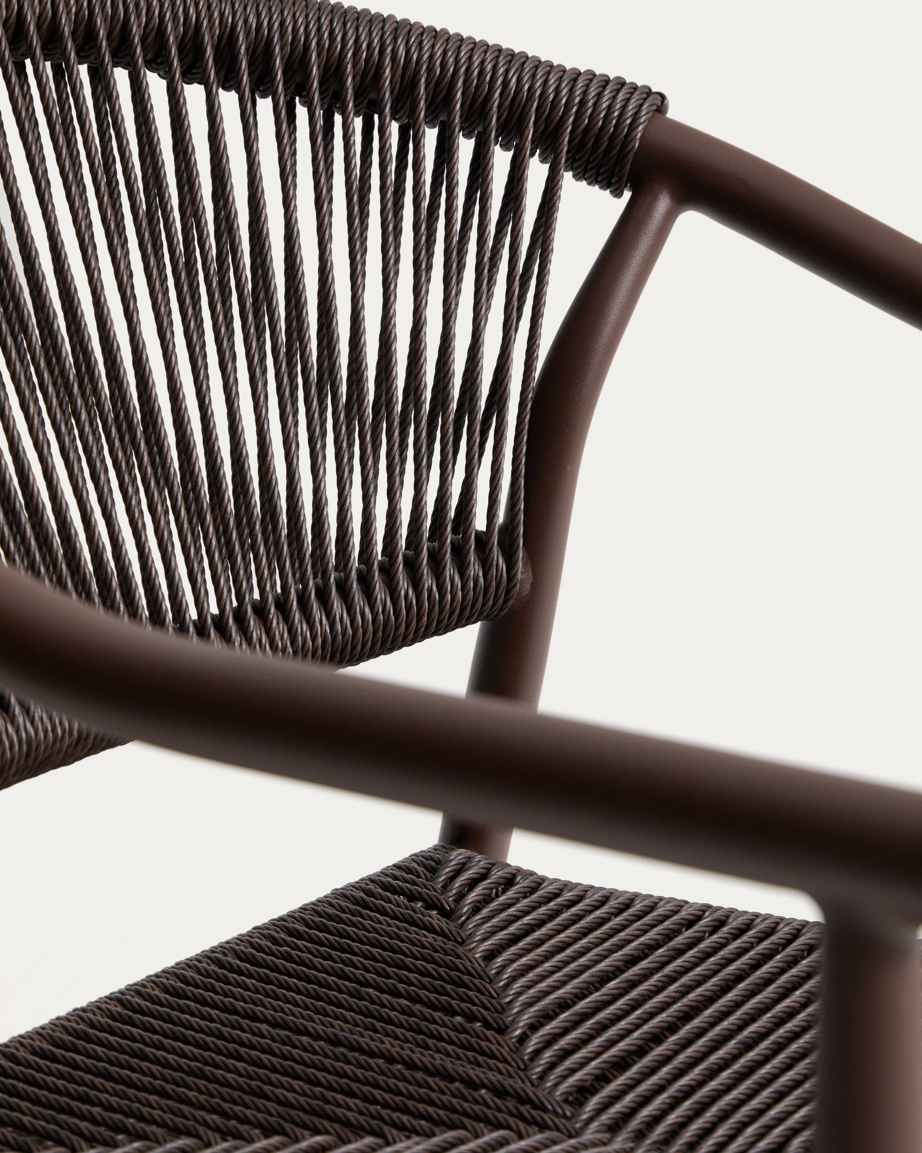 Stapelbarer Outdoor-Stuhl Livadia aus Aluminium in Braun in Braun präsentiert im Onlineshop von KAQTU Design AG. Gartenstuhl ist von Kave Home