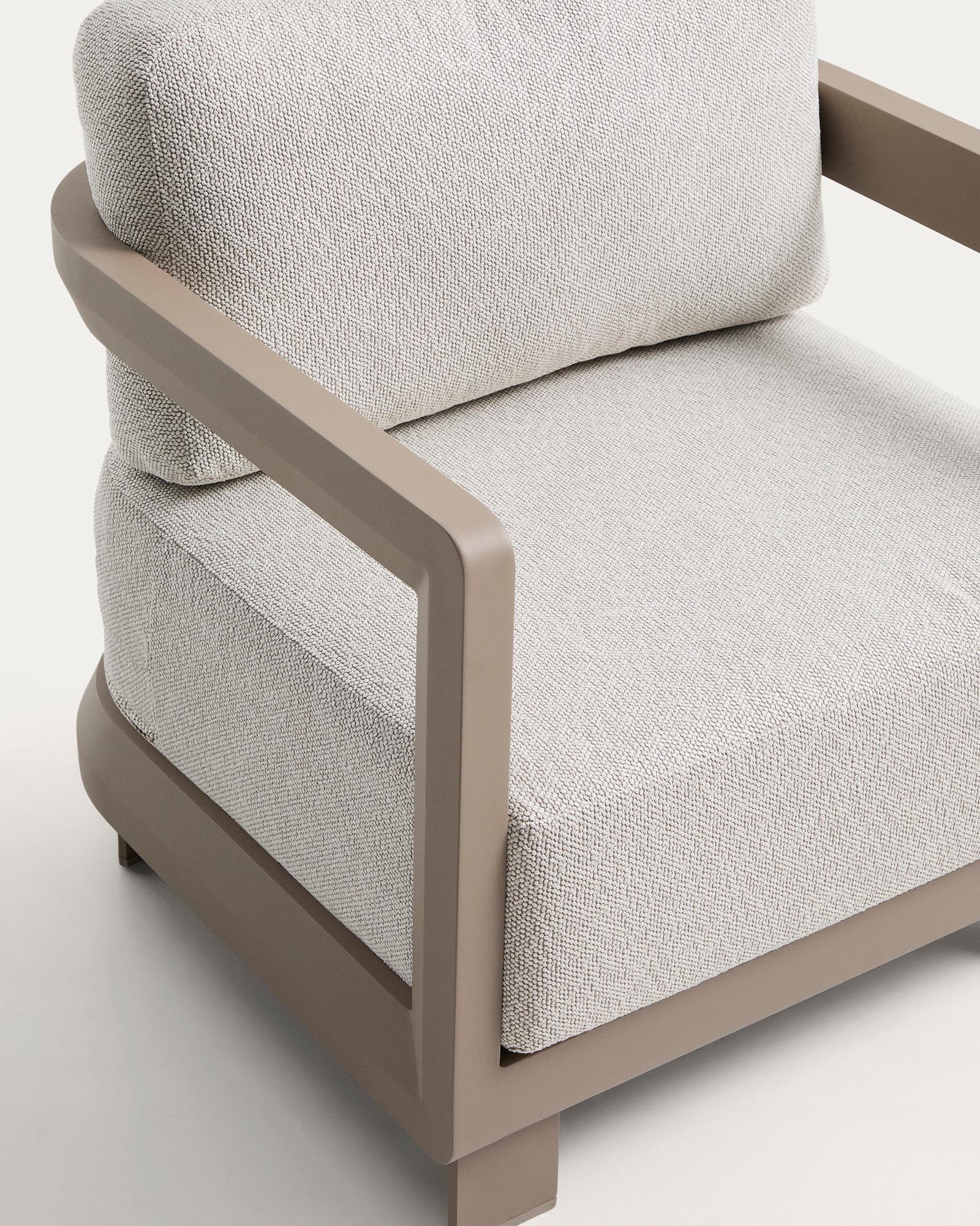 Eleganter Outdoor-Sessel Nerano in taupe, gefertigt aus robustem Aluminium, ideal für stilvolle Entspannung im Freien.