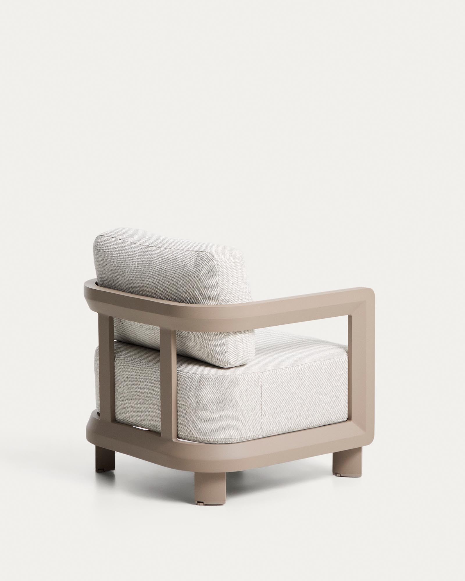 Stylischer Outdoor-Sessel Nerano in Taupe, aus langlebigem Aluminium, ideal für gemütliche Stunden im Garten oder auf der Terrasse.