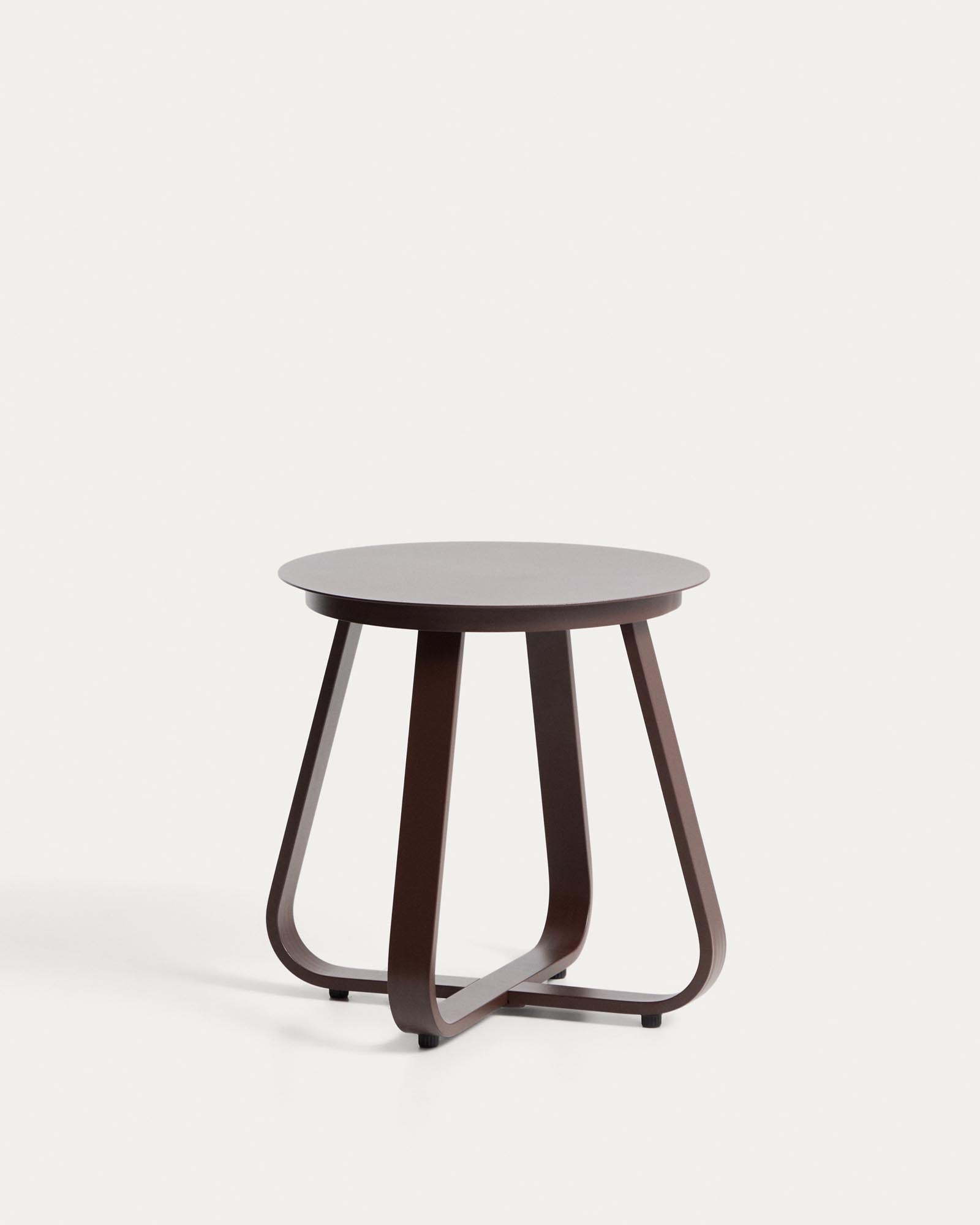 Outdoor Beistelltisch Tamaris aus Aluminium in Braun Ø 48 cm in Braun präsentiert im Onlineshop von KAQTU Design AG. Beistelltisch Outdoor ist von Kave Home
