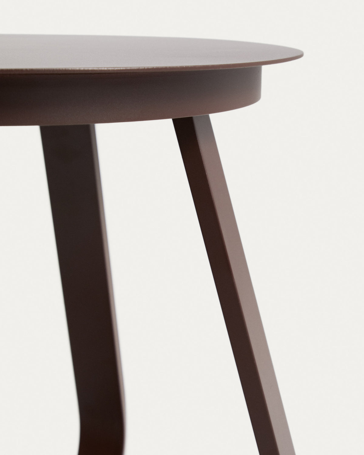Outdoor Beistelltisch Tamaris aus Aluminium in Braun Ø 48 cm in Braun, Hellbraun, Beige präsentiert im Onlineshop von KAQTU Design AG. Beistelltisch Outdoor ist von Kave Home