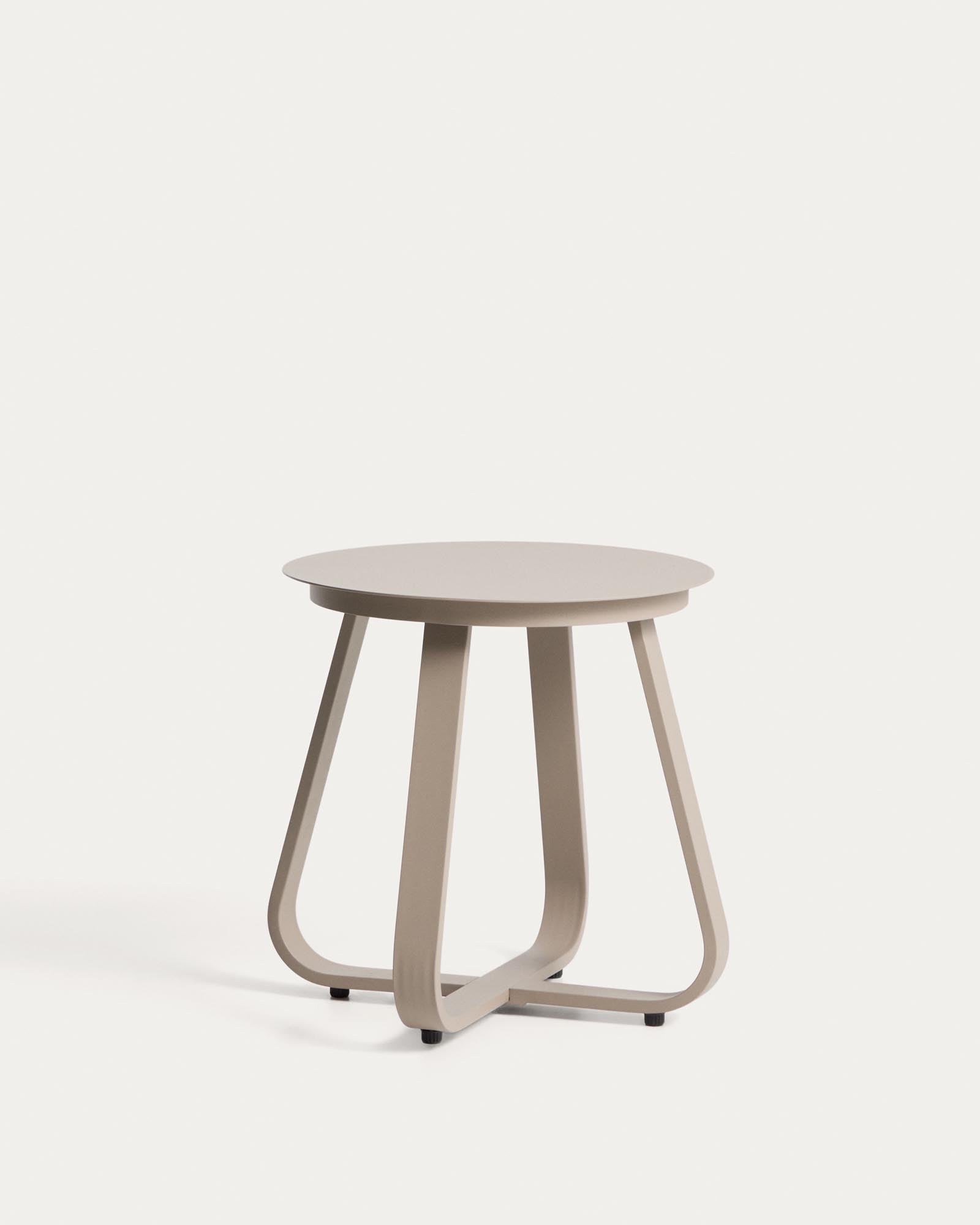 Outdoor Beistelltisch Tamaris aus Aluminium in Taupe Ø 48 cm in Taupe präsentiert im Onlineshop von KAQTU Design AG. Beistelltisch Outdoor ist von Kave Home