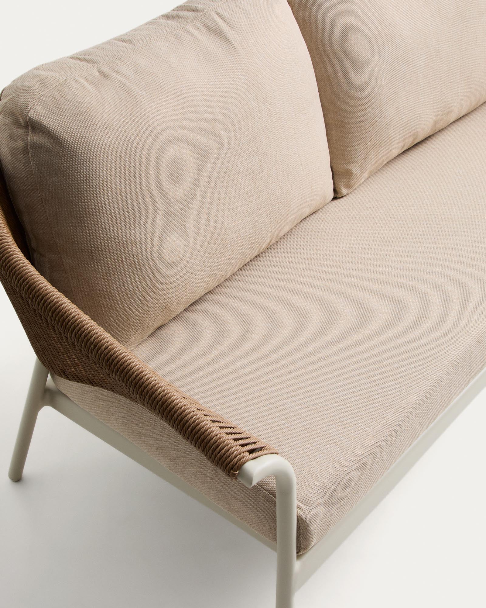 Stilvolles Loungeset Zuara, bestehend aus einem 3-Sitzer-Sofa, zwei Sesseln und einem Tisch, ideal für entspannte Stunden im Freien.