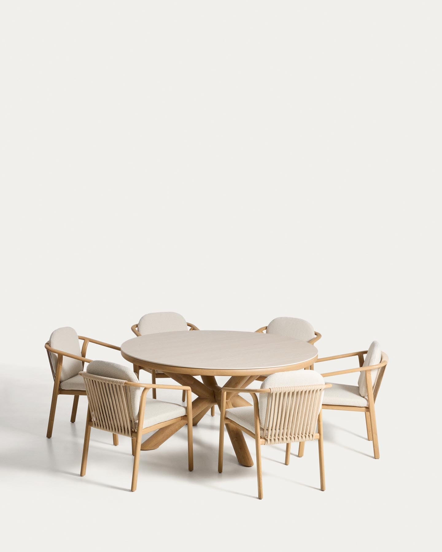 Set mit Tisch Mirtia aus Aluminium Holzoptik und gesintertem Stein Ecru und 6 Stühlen Sirte aus Aluminium Holzoptik und Seil Ecru, Ø 148 cm in Braun präsentiert im Onlineshop von KAQTU Design AG. Loungeset ist von Kave Home