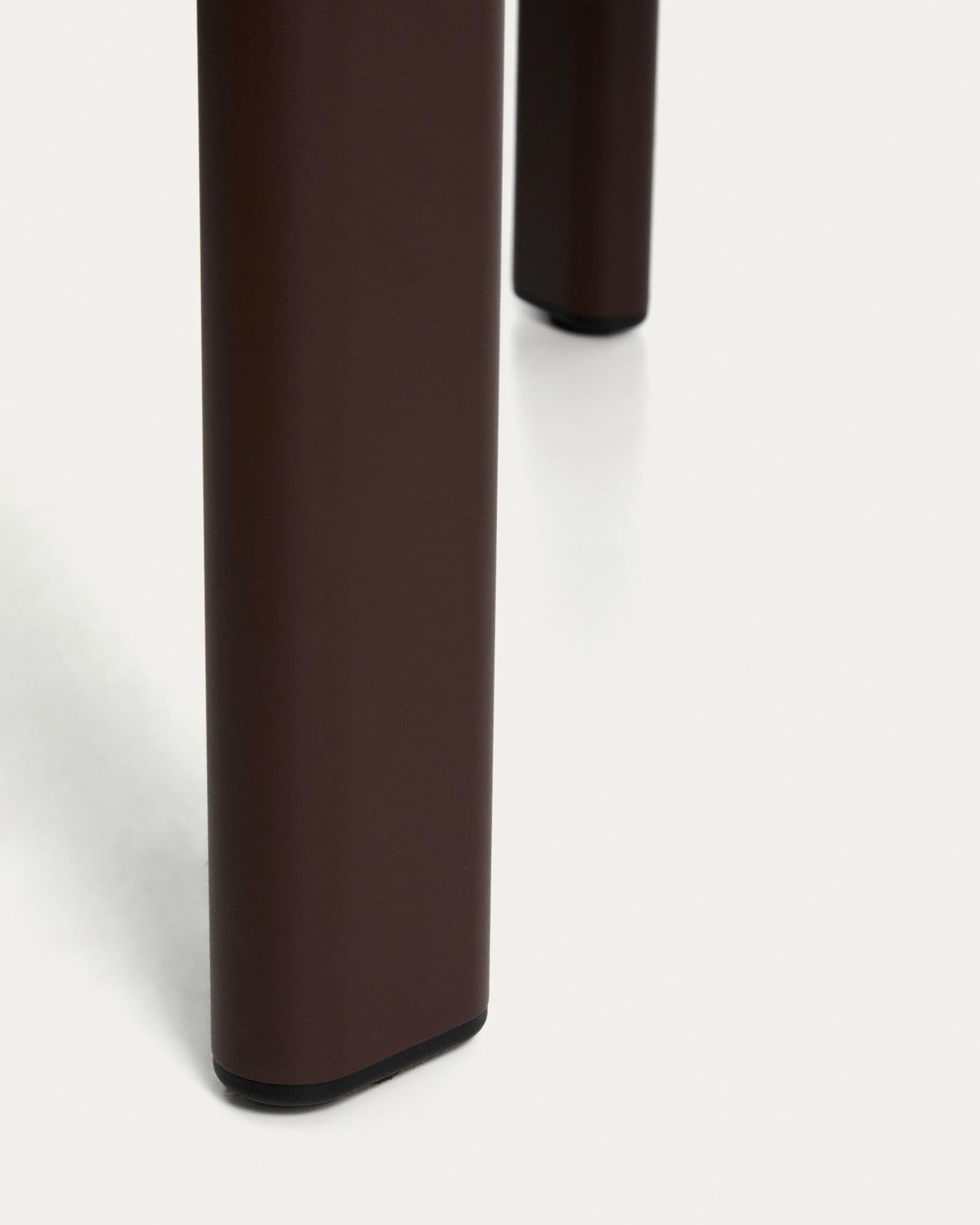 Elegantes Gartenset Erice mit 4 stapelbaren Aluminium- und Seilstühlen und einem runden Tisch aus braunem Aluminium und gehärtetem Glas, Ø 120 cm.