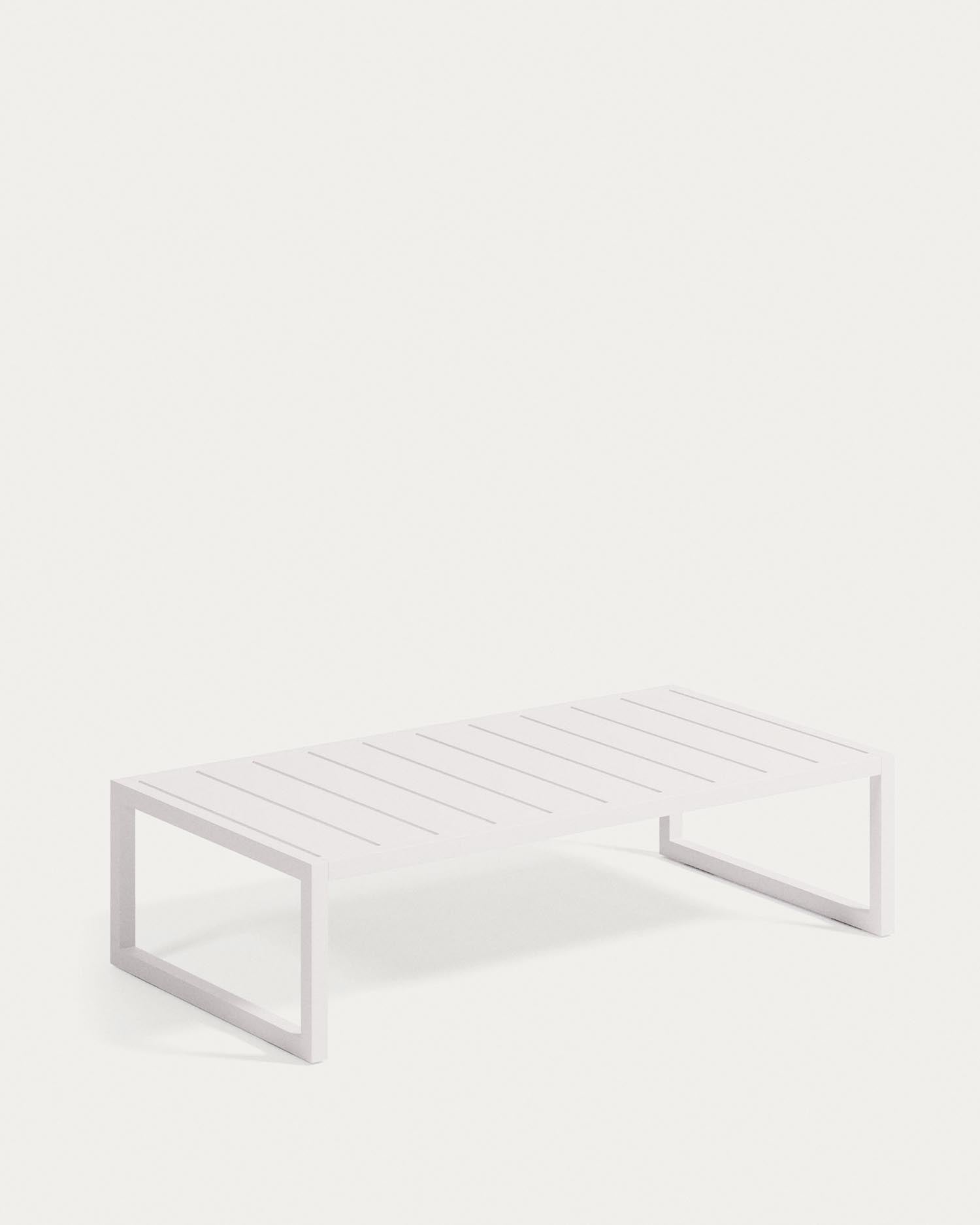Entdecken Sie den modernen Couchtisch Comova von Kave Home: 100% outdoor, aus hochwertigem Aluminium, 60 x 114 cm, ideal für Ihre Terrasse oder den Garten.