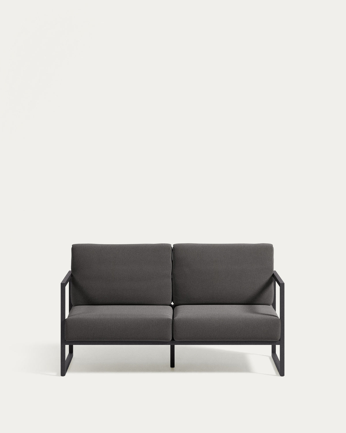 Comova Sofa 100% outdoor dunkelgrau und aus schwarzem Aluminium 150 cm in Schwarz präsentiert im Onlineshop von KAQTU Design AG. Lounge Sofa ist von Kave Home