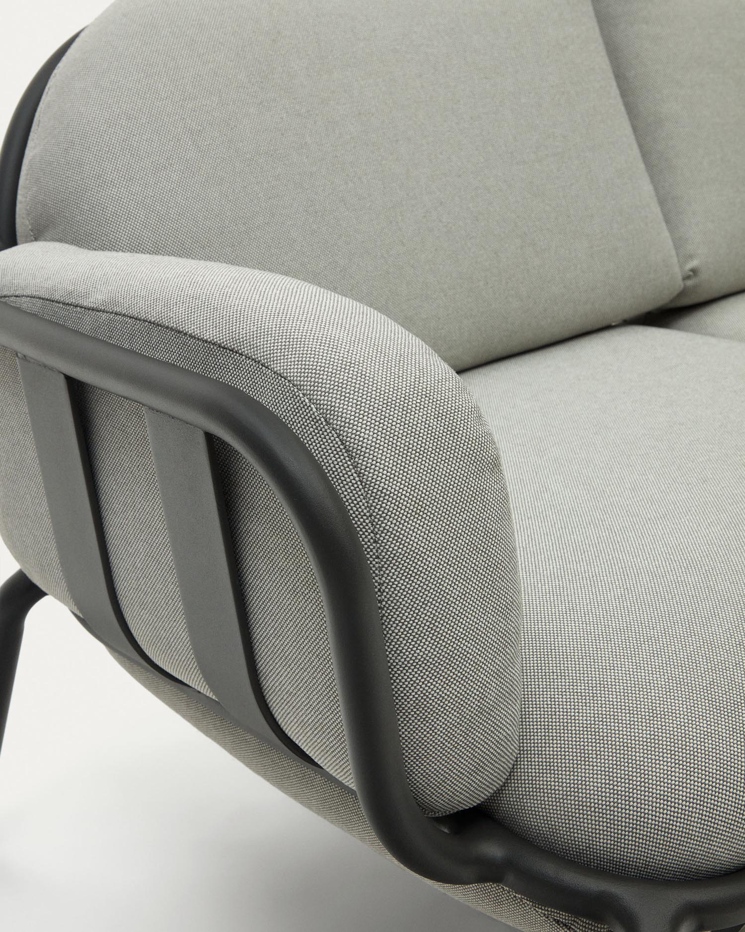 Modernes 2-Sitzer-Gartensofa aus robustem Aluminium mit zeitlosem grauen Finish, ideal für stilvolle Entspannung im Freien.