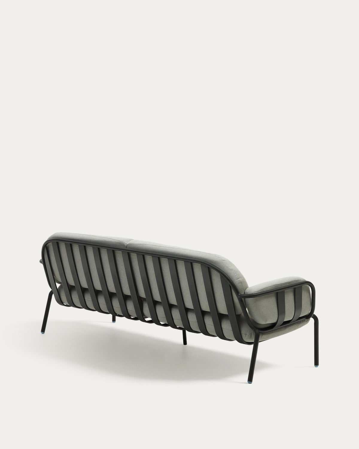 Joncols 3-Sitzer-Gartensofa aus Aluminium mit Finish in Grau 224 cm in Grau präsentiert im Onlineshop von KAQTU Design AG. Lounge Sofa ist von Kave Home