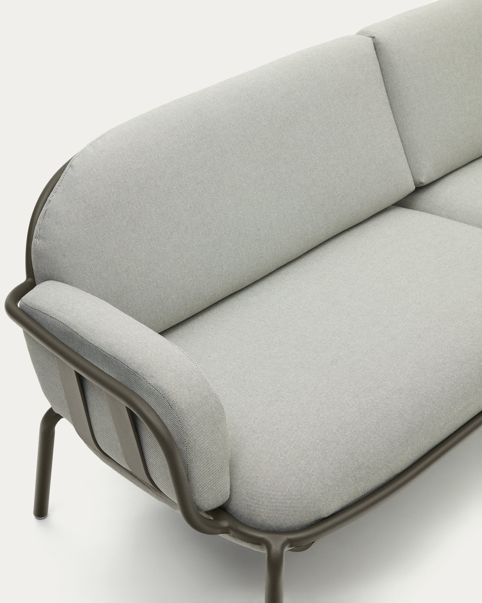 3-Sitzer-Outdoor-Sofa Joncols mit Bezug in Grau aus Aluminium mit grün lackiertem Finish 225 cm in Grau präsentiert im Onlineshop von KAQTU Design AG. Loungesofa ist von Kave Home