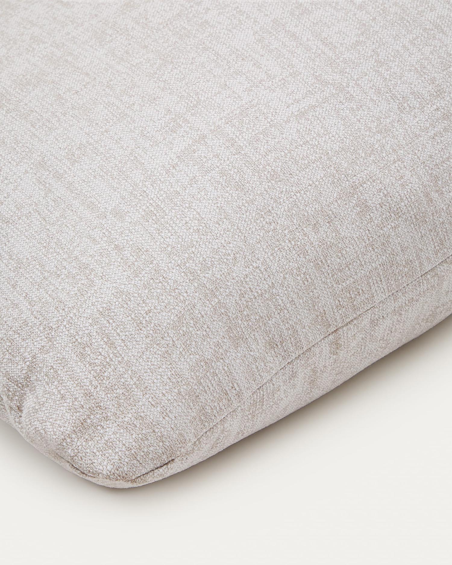 Beige Nierenkissen Sorells von Kave Home, 75 x 28 cm, vereint Stil und Komfort für Ihr Sofa. Ideal für jeden Wohnstil.