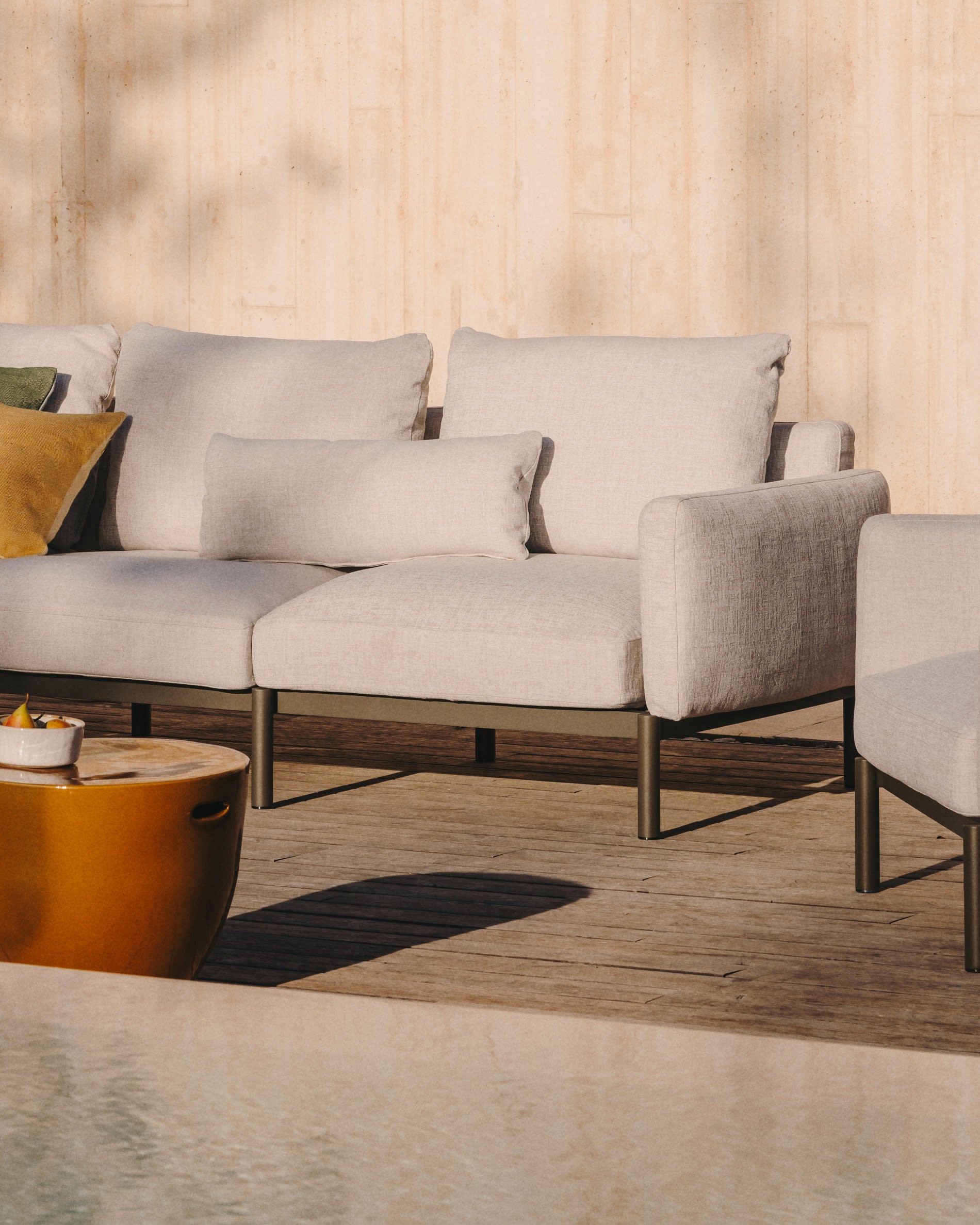 Das Kissen Sorells in Beige, 60x60 cm, von Kave Home bietet stilvollen Komfort und ist ideal für moderne Wohnräume geeignet.