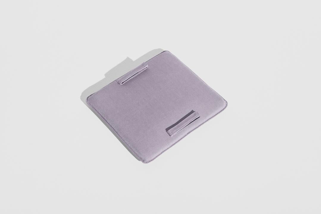 Kleines Kissen der Week-End Serie von Petite Friture in Magenta-Purpur, aus Acrylgewebe mit hochelastischem Schaumstoff.