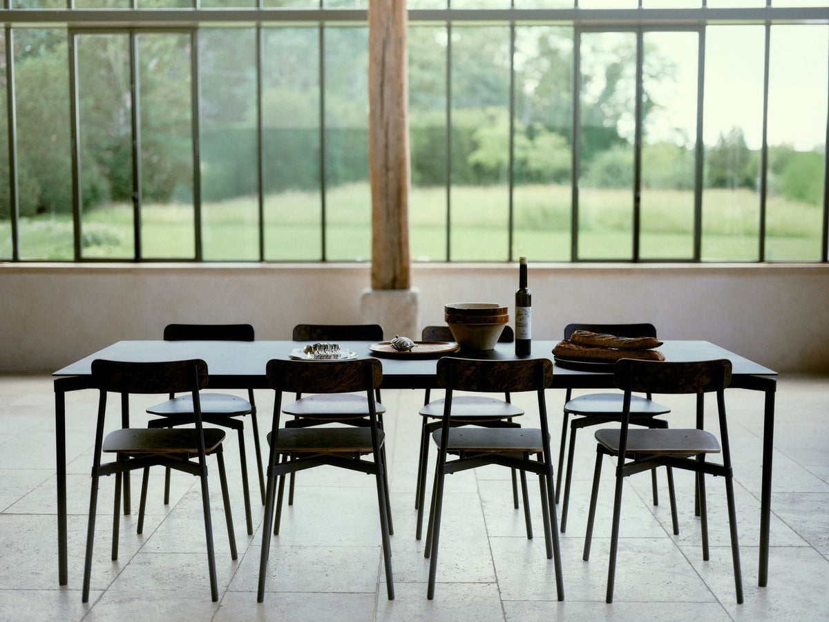 Grosse schwarze Pendelleuchte Vertigo von Petite Friture aus Stahl, Fiberglas und Polyurethanbändern mit textilummanteltem Kabel und Kunststofffassung.