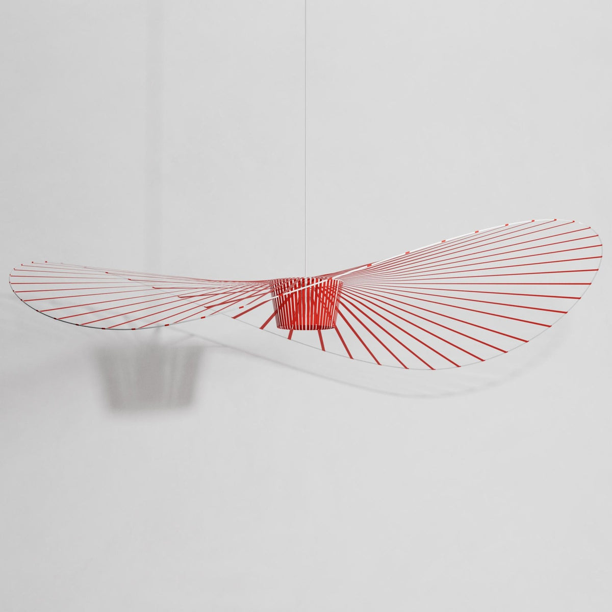 Grosse schwarze Pendelleuchte Vertigo von Petite Friture aus Stahl, Fiberglas und Polyurethanbändern mit textilummanteltem Kabel und Kunststofffassung.