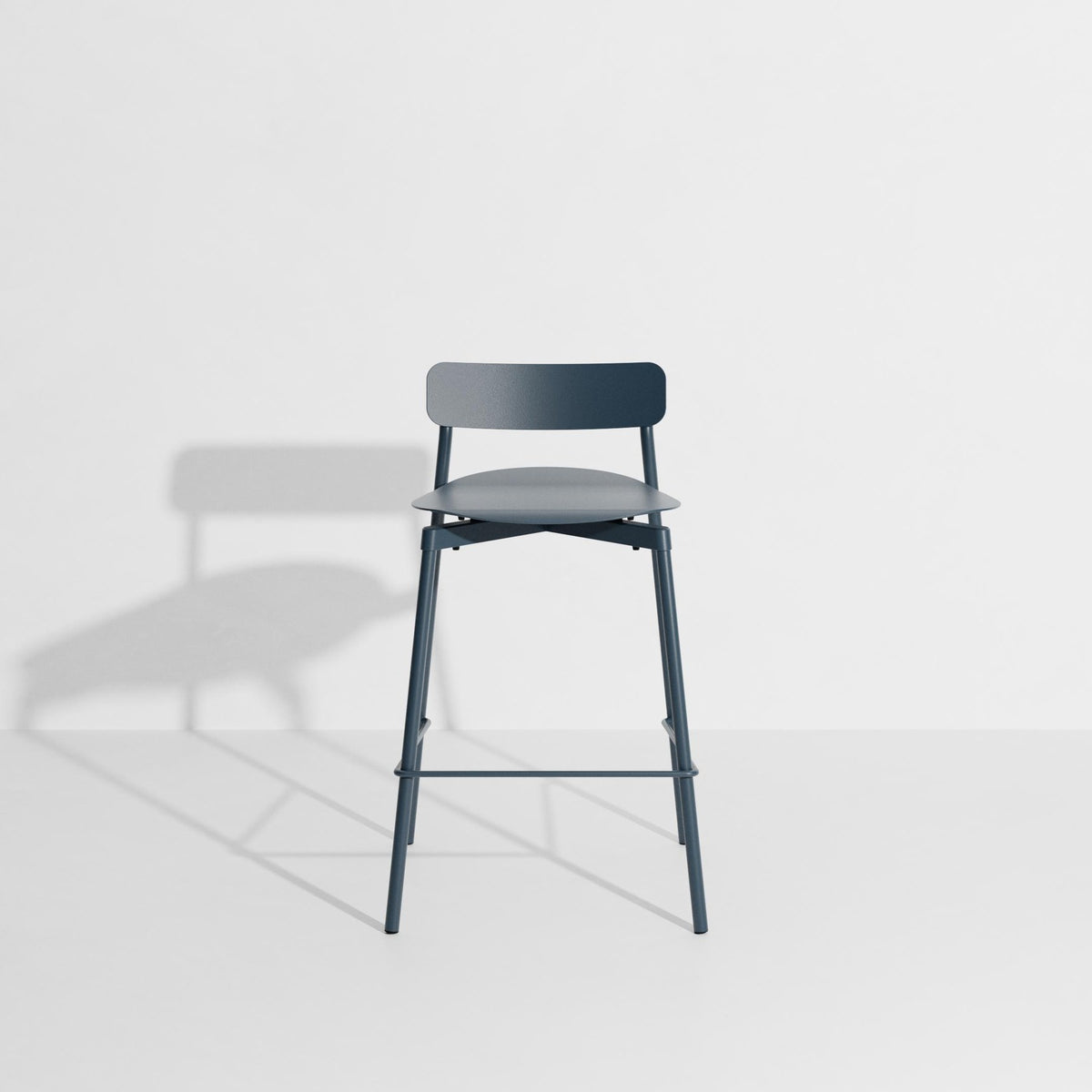 Barhocker Fromme aus schwarzem Aluminium mit mattierter, grained anti-UV-Pulverbeschichtung, schlanke Silhouette, Sitzhöhe 65cm.