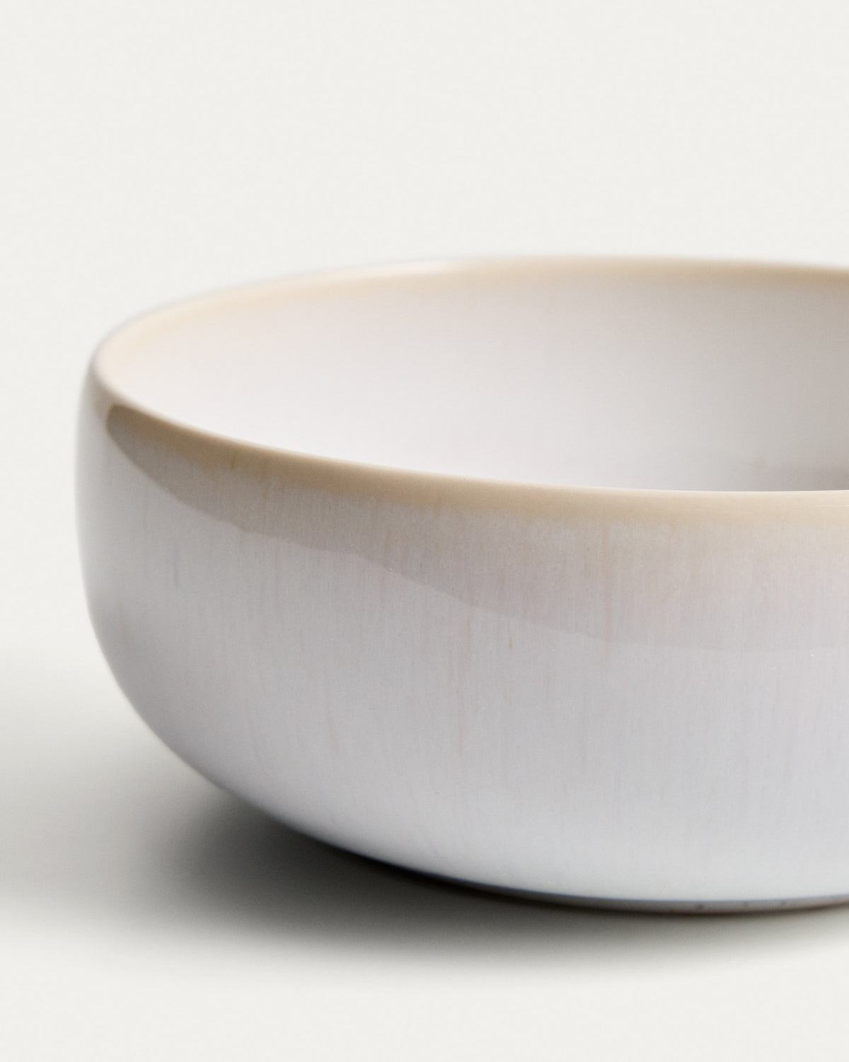 Schale Uilo aus Keramik in Weiss in Weiss präsentiert im Onlineshop von KAQTU Design AG. Schale ist von Kave Home