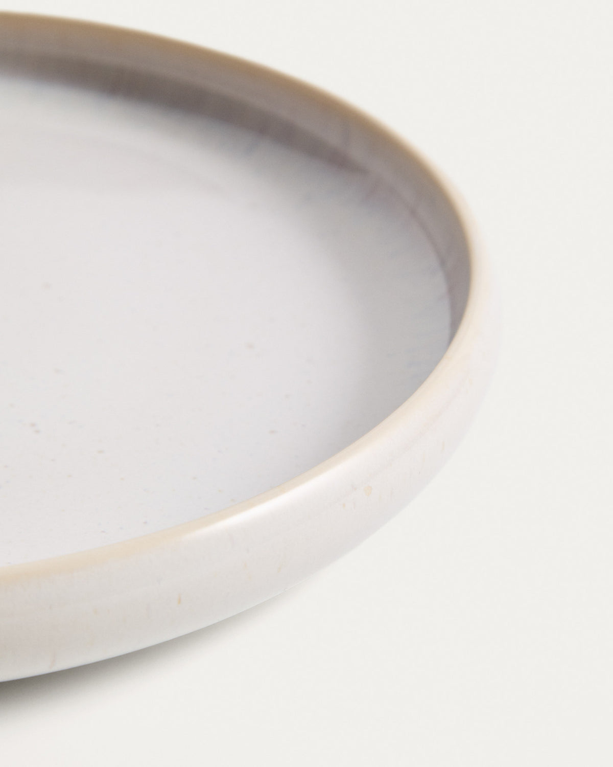 Dessertteller Uilo aus Keramik in Weiss in Weiss präsentiert im Onlineshop von KAQTU Design AG. Dessertteller ist von Kave Home
