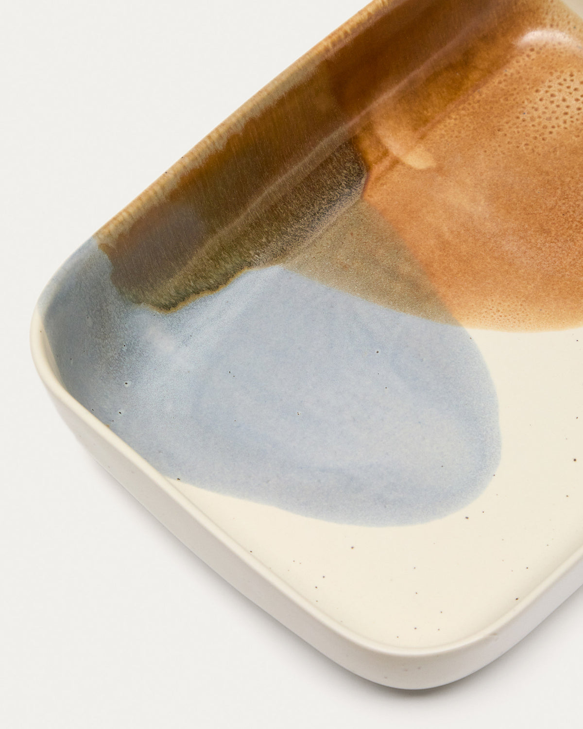 Miglo grosse Keramik-Ofenform mehrfarbig in Weiss, , Blau präsentiert im Onlineshop von KAQTU Design AG. Auflaufformen ist von Kave Home